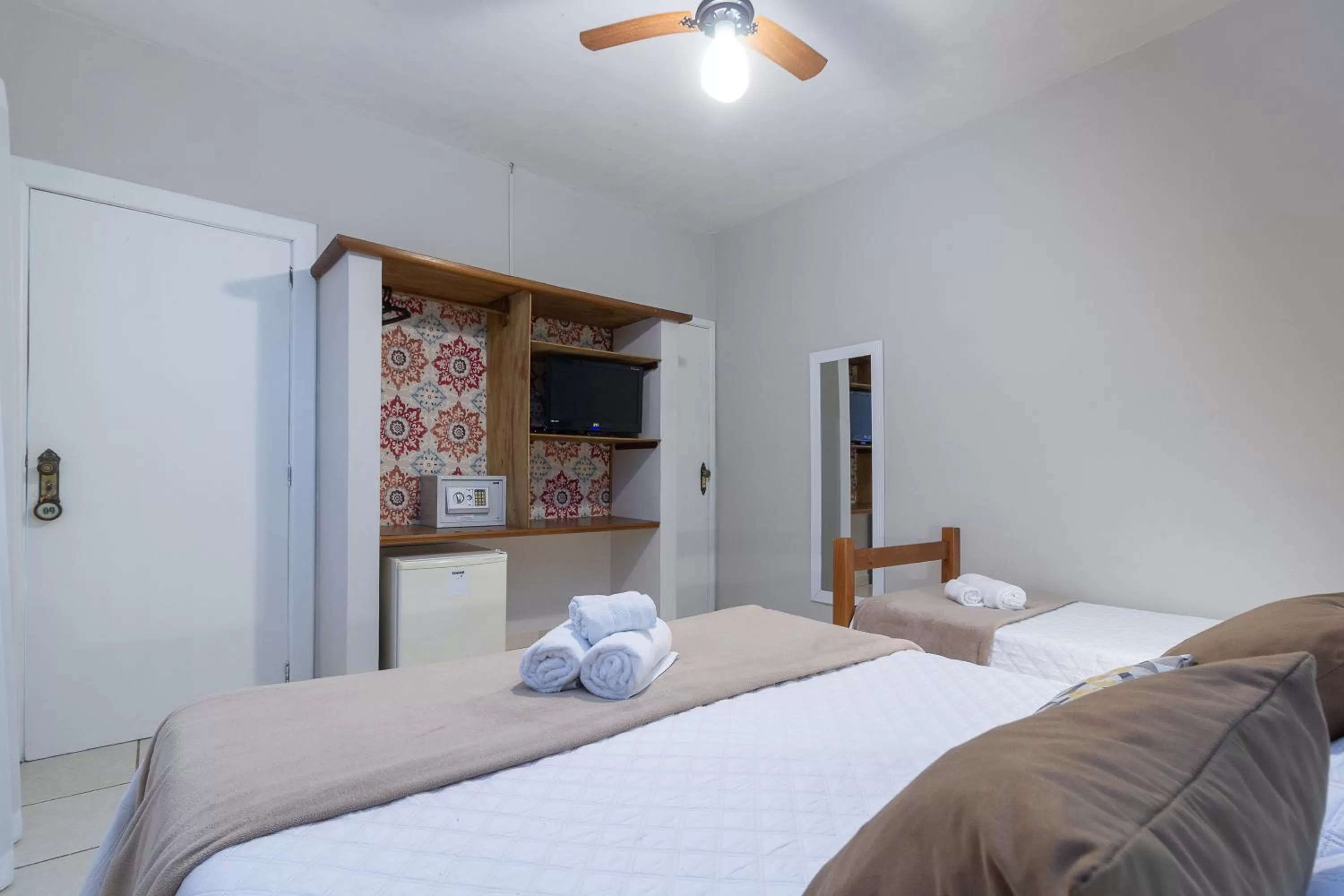 Photo of the whole room, Bed in Estrela do Mar Paraty