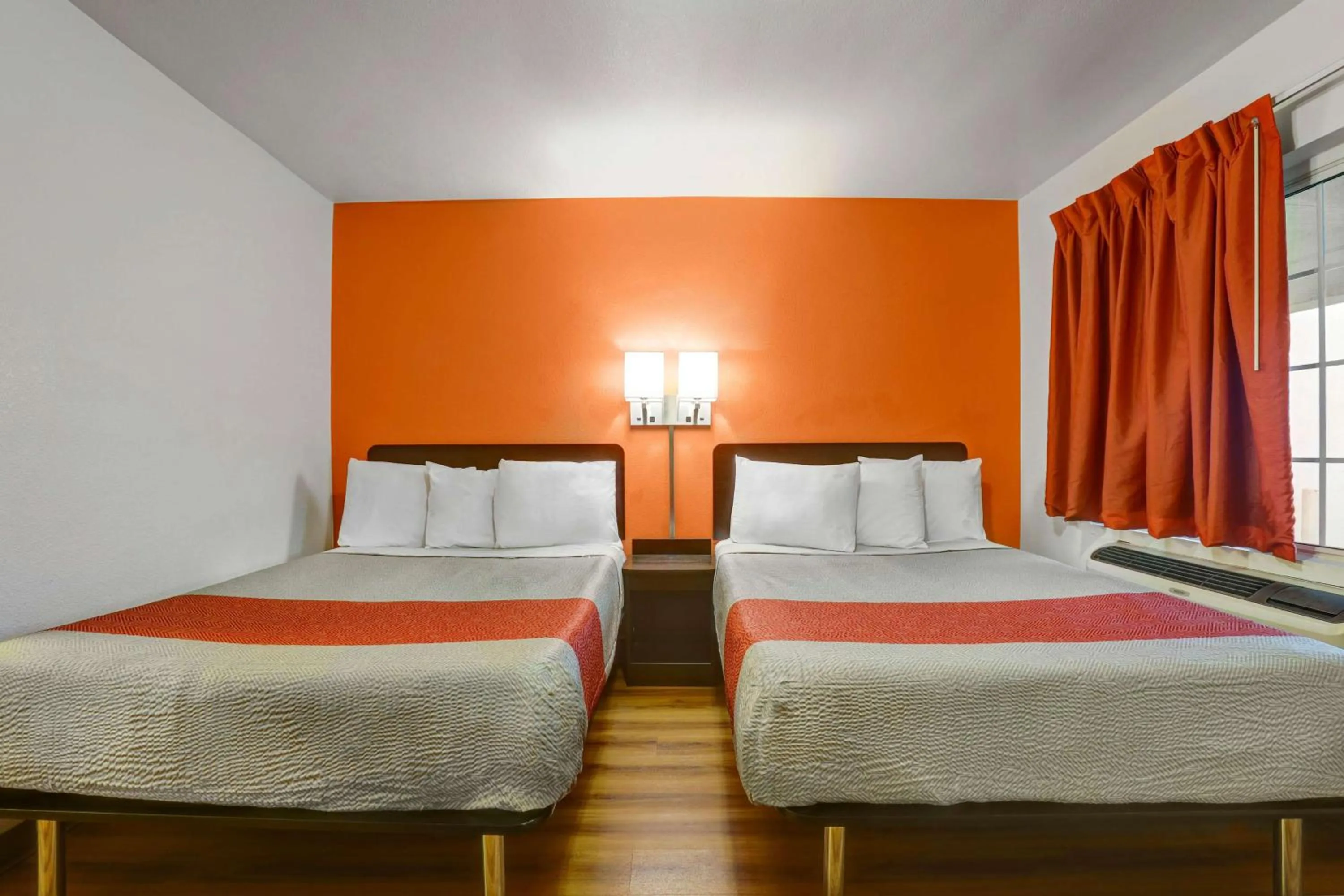 Bedroom, Bed in Motel 6-Marysville, CA