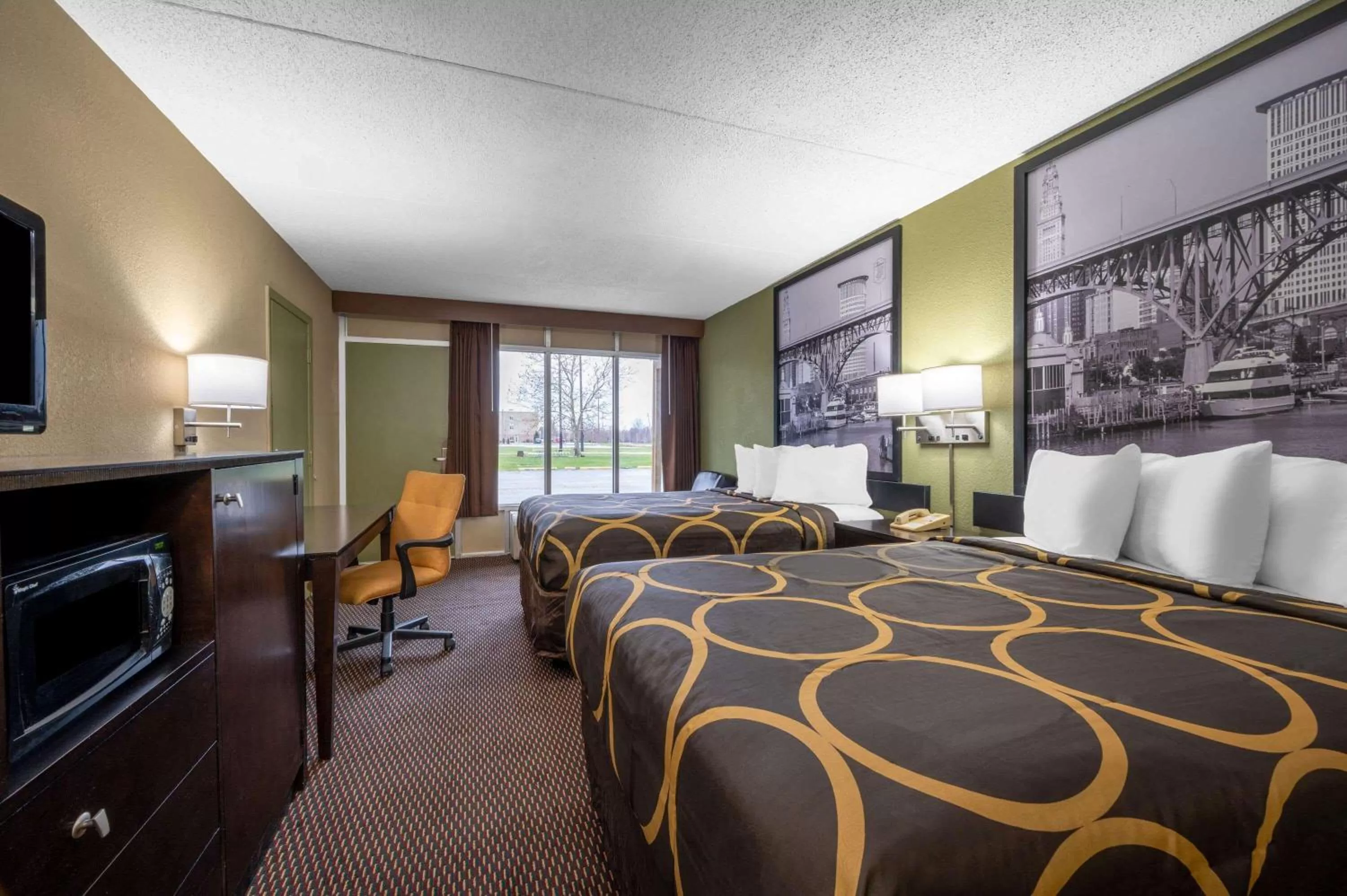 Photo of the whole room, Bed in Super 8 by Wyndham Perrysburg-Toledo
