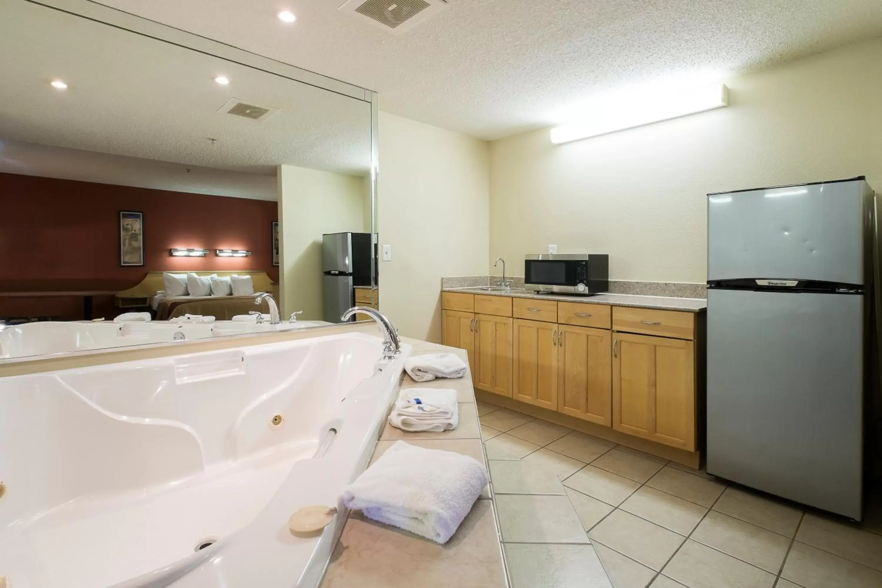 Suite King with Spa Bath Smoking in Red Roof Inn & Suites Philadelphia - Bellmawr Suite King with Spa Bath Smoking in Red Roof Inn & Suites Philadelphia - Bellmawr