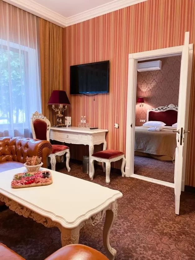 Bed in Olympic Hotel