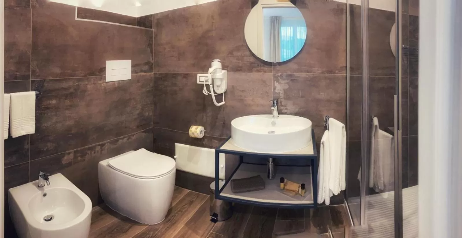 Bathroom in Lumarooms B&B