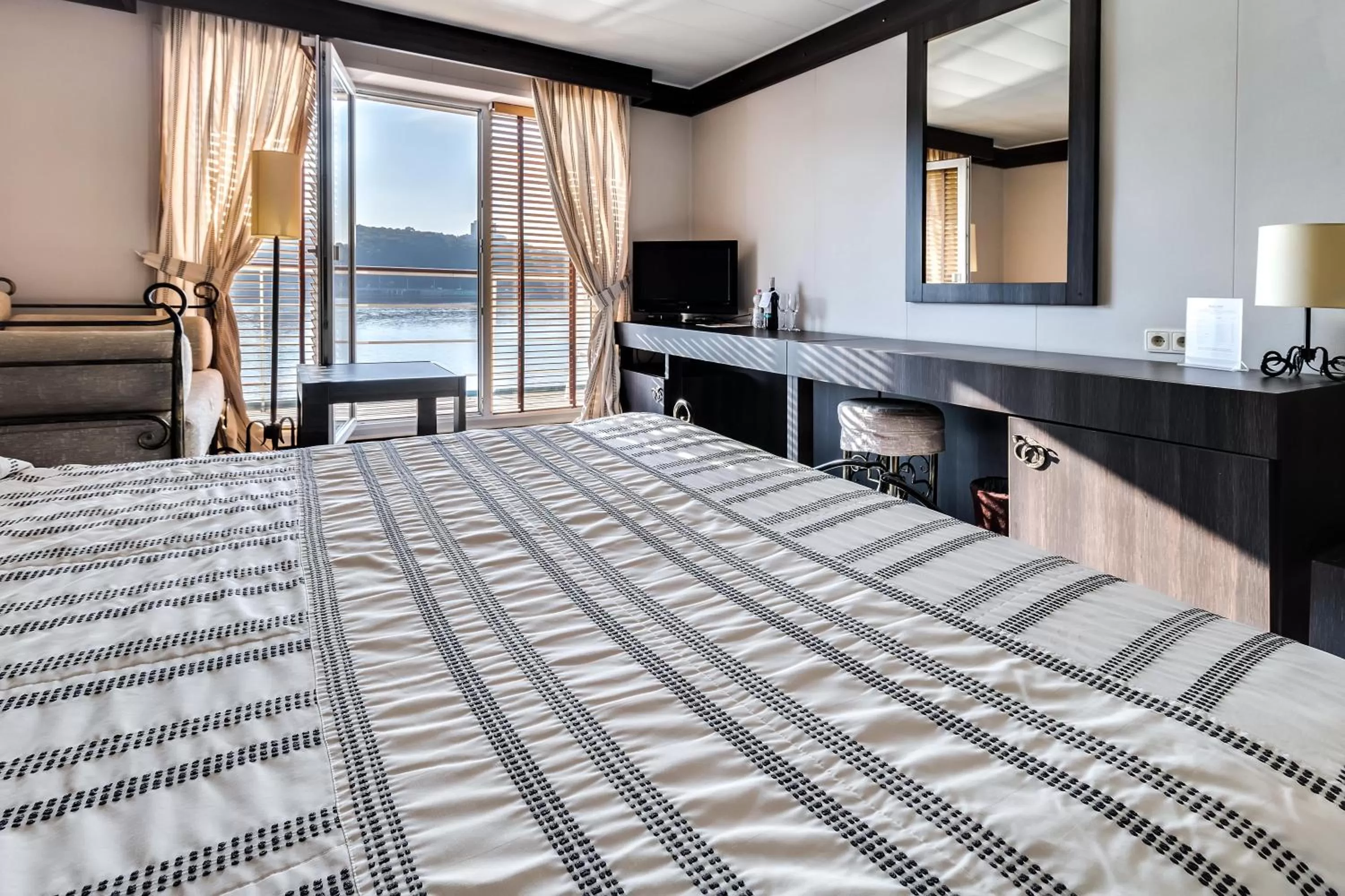 Balcony/Terrace, Bed in Bakkara Hotel