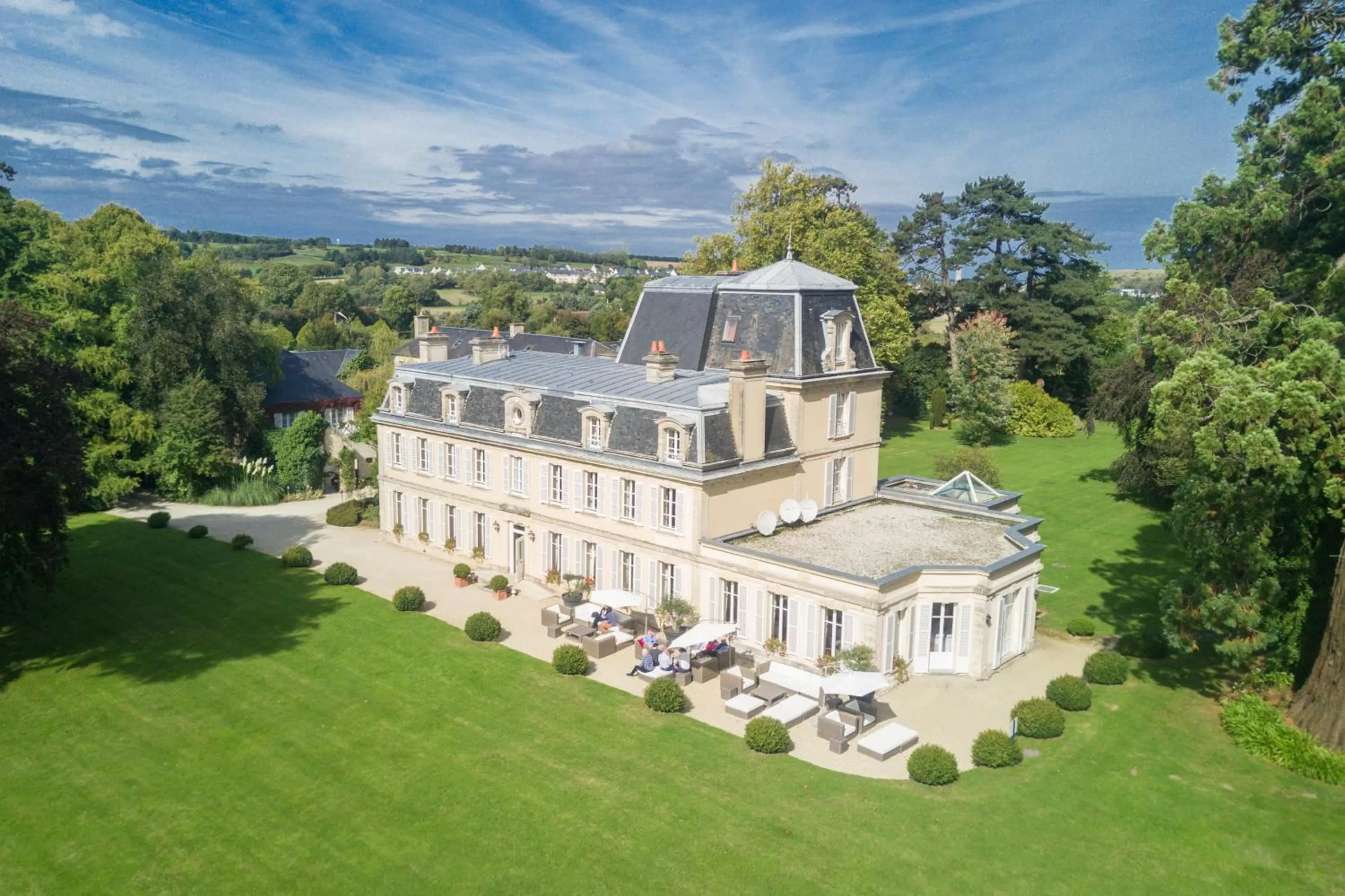 Property building in Chateau La Cheneviere