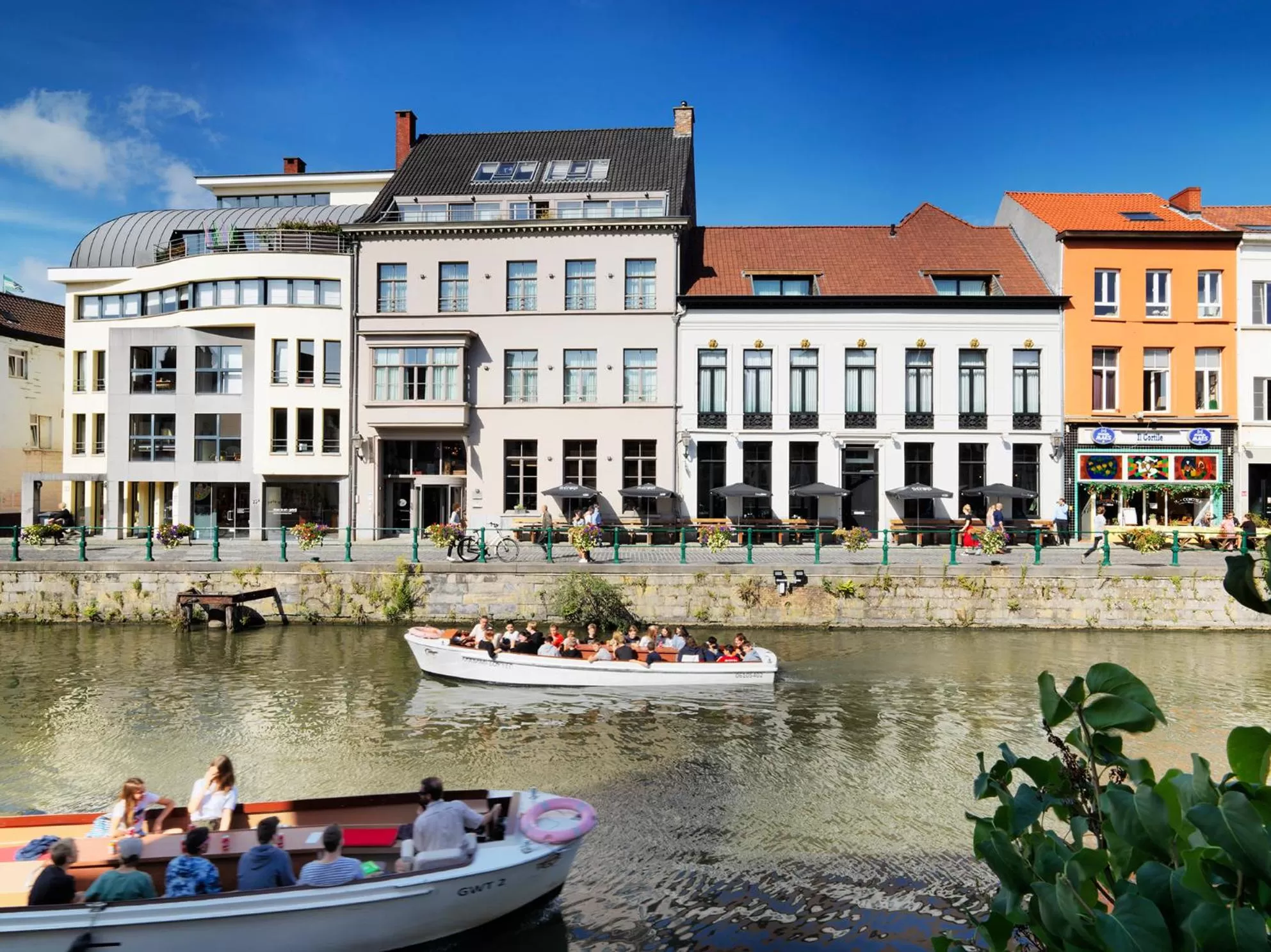 Facade/entrance in Hotel Harmony
