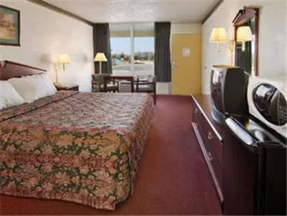 King Room - Non-Smoking in Days Inn by Wyndham Dickson