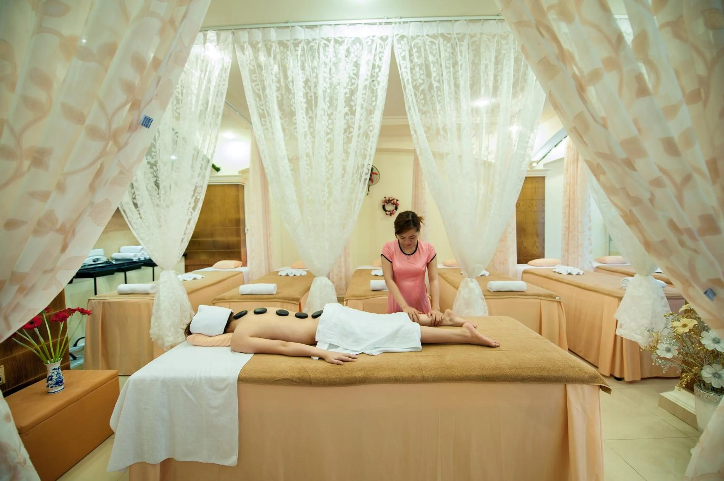Massage, Bed in Palm Beach Hotel
