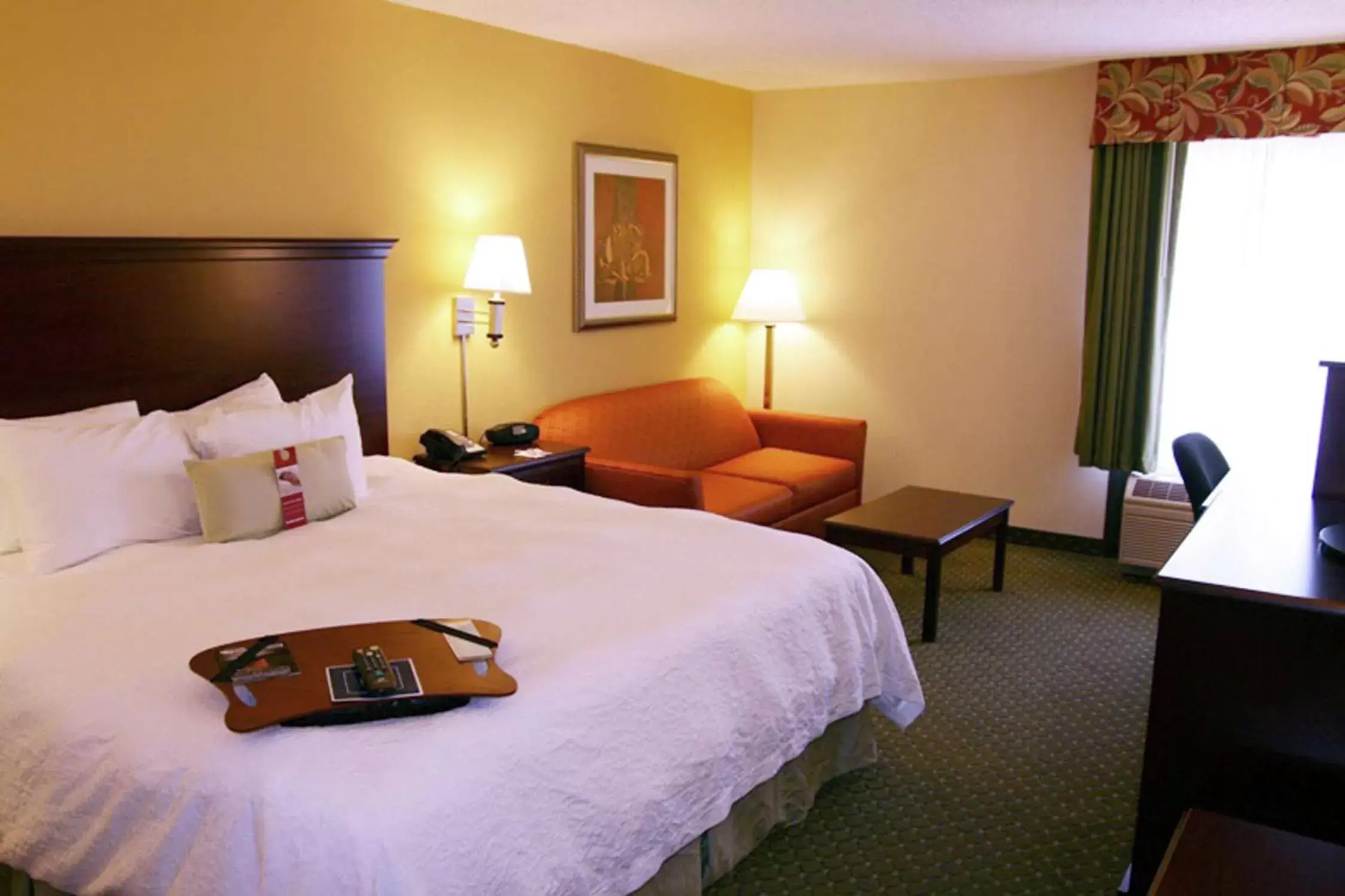 King Room with Sofa Bed and Study - Non-Smoking in Hampton Inn New Bern King Room with Sofa Bed and Study - Non-Smoking in Hampton Inn New Bern