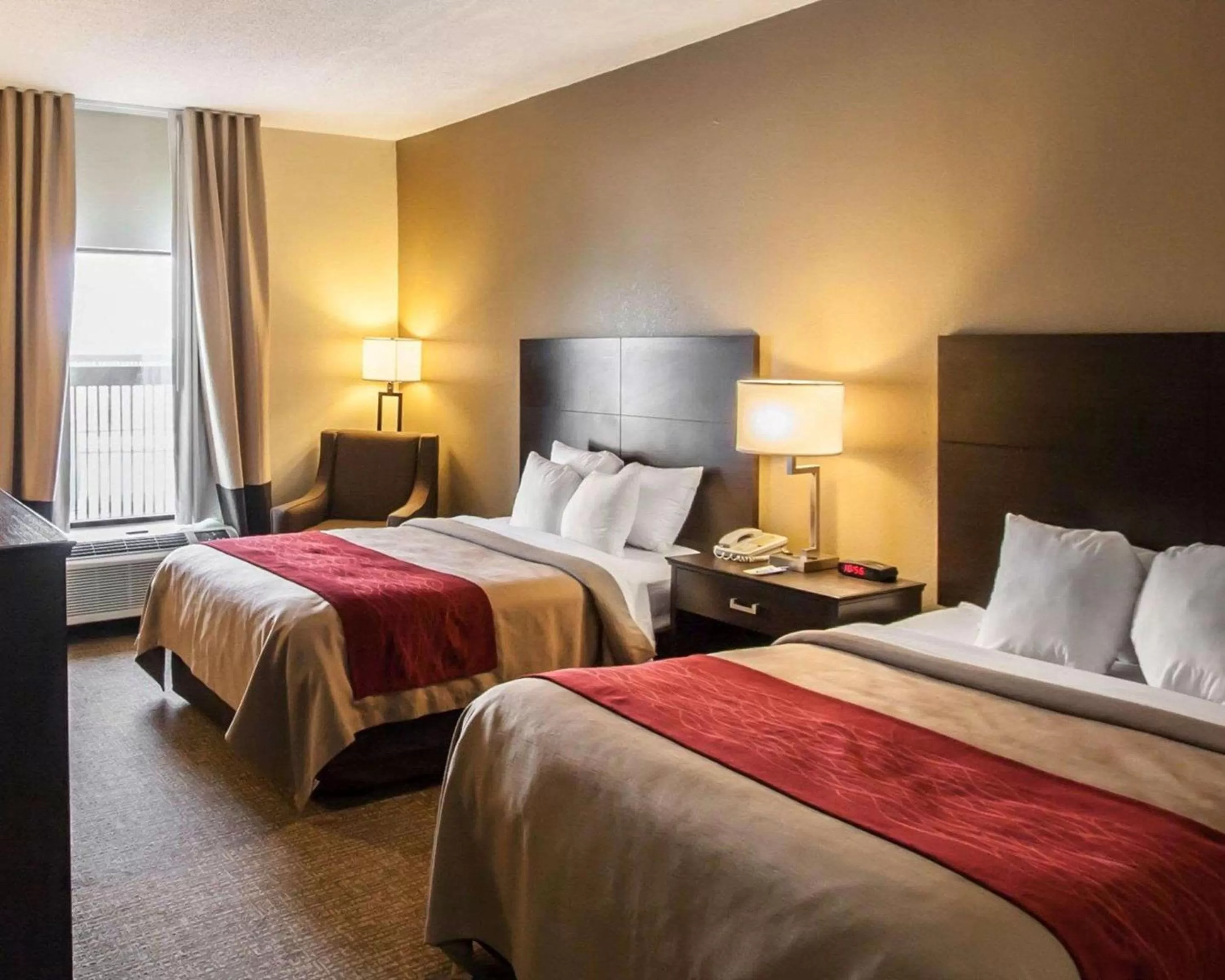 Photo of the whole room, Bed in Quality Inn Hayti North