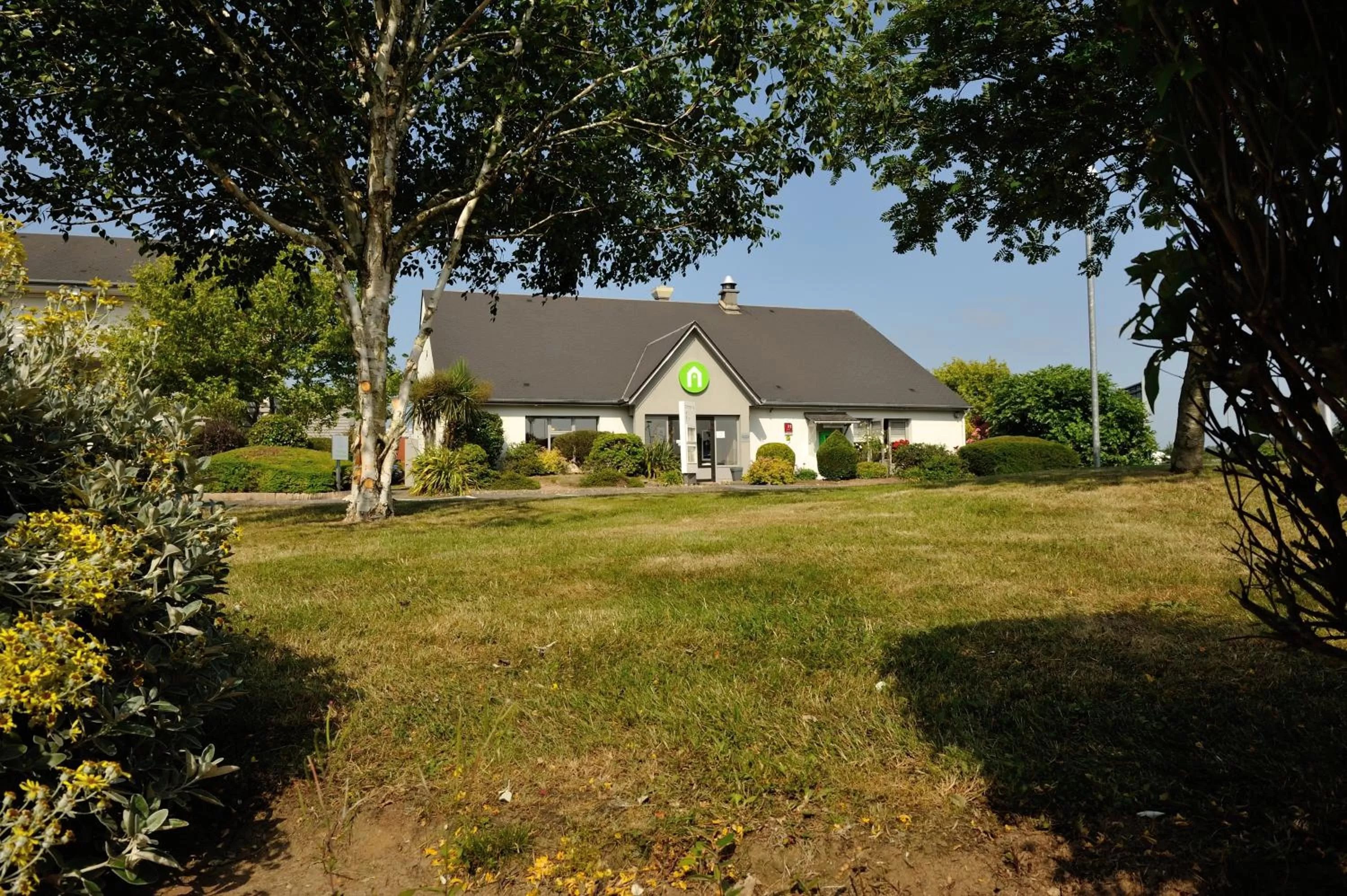 Facade/entrance in Campanile Lorient - Lanester