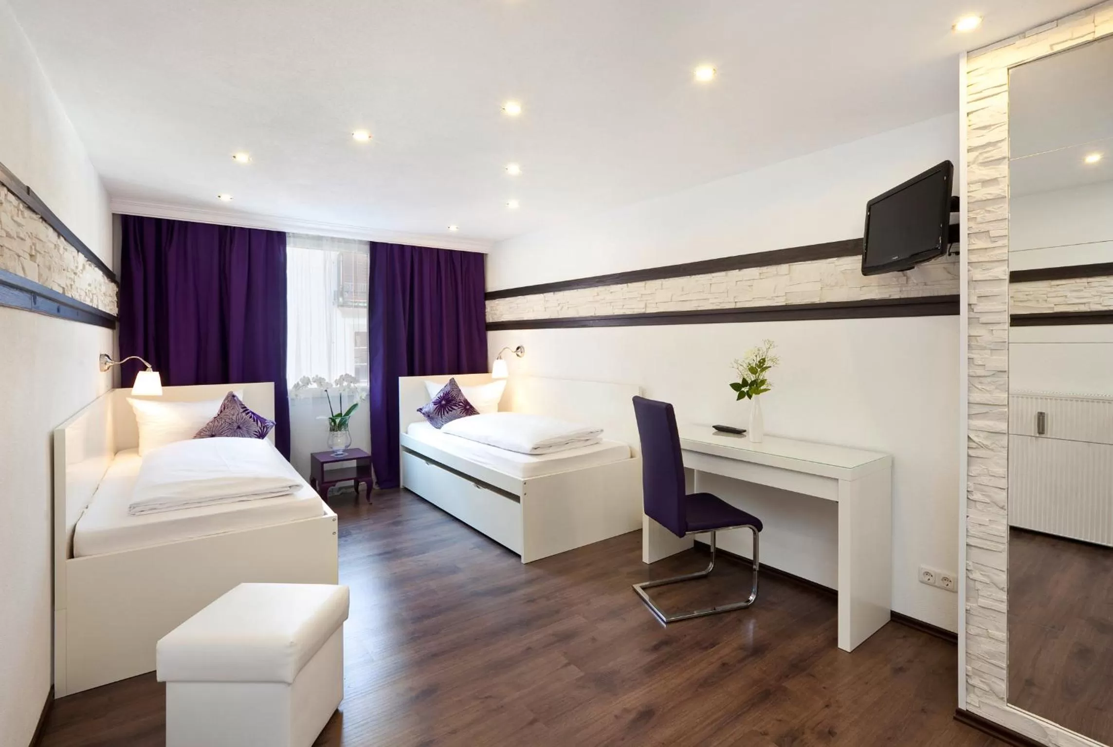 Photo of the whole room, Bed in City Apart Hotel Füssen