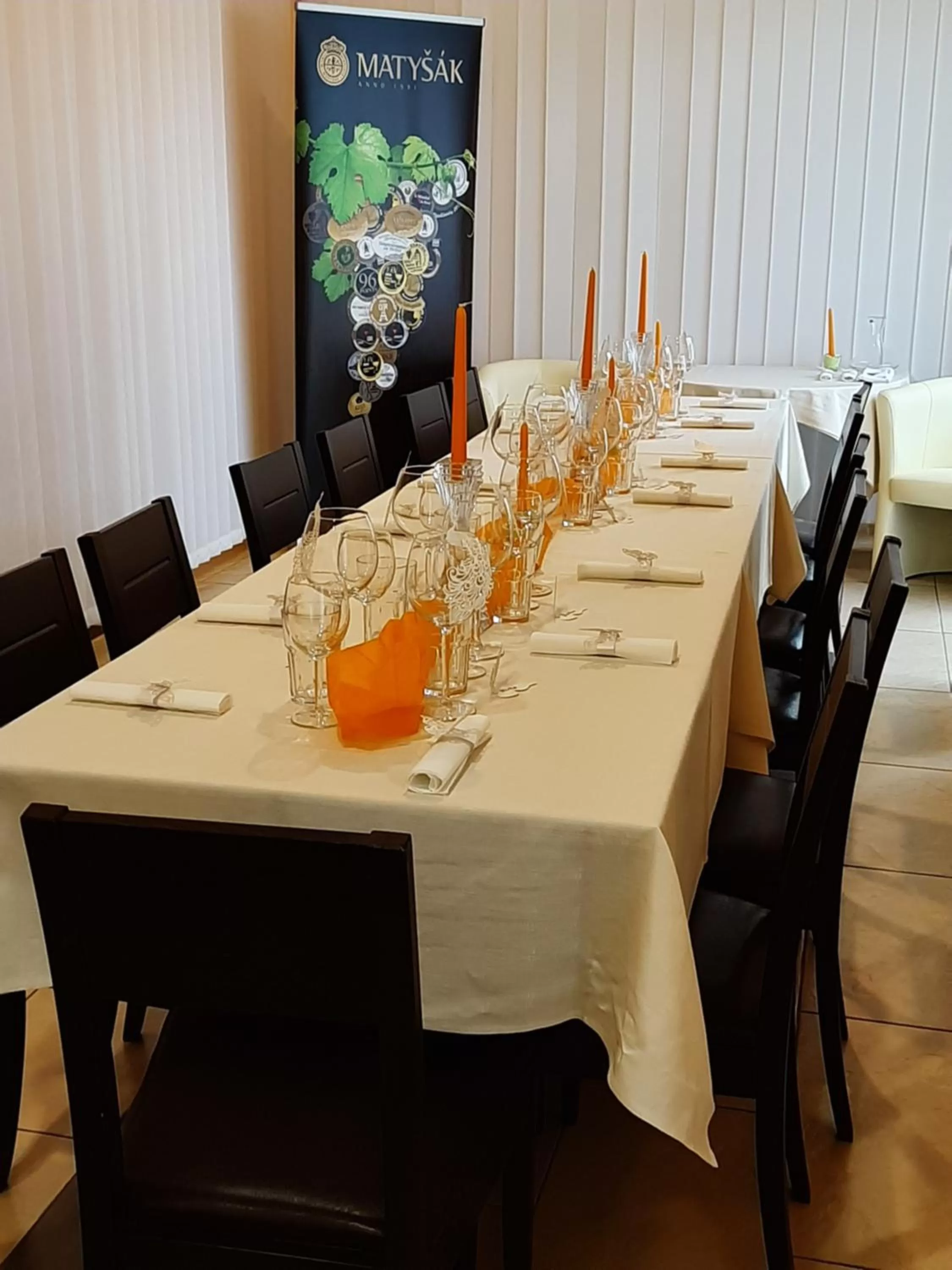 Activities, Restaurant/Places to Eat in garni Hotel S.O.G.* * *