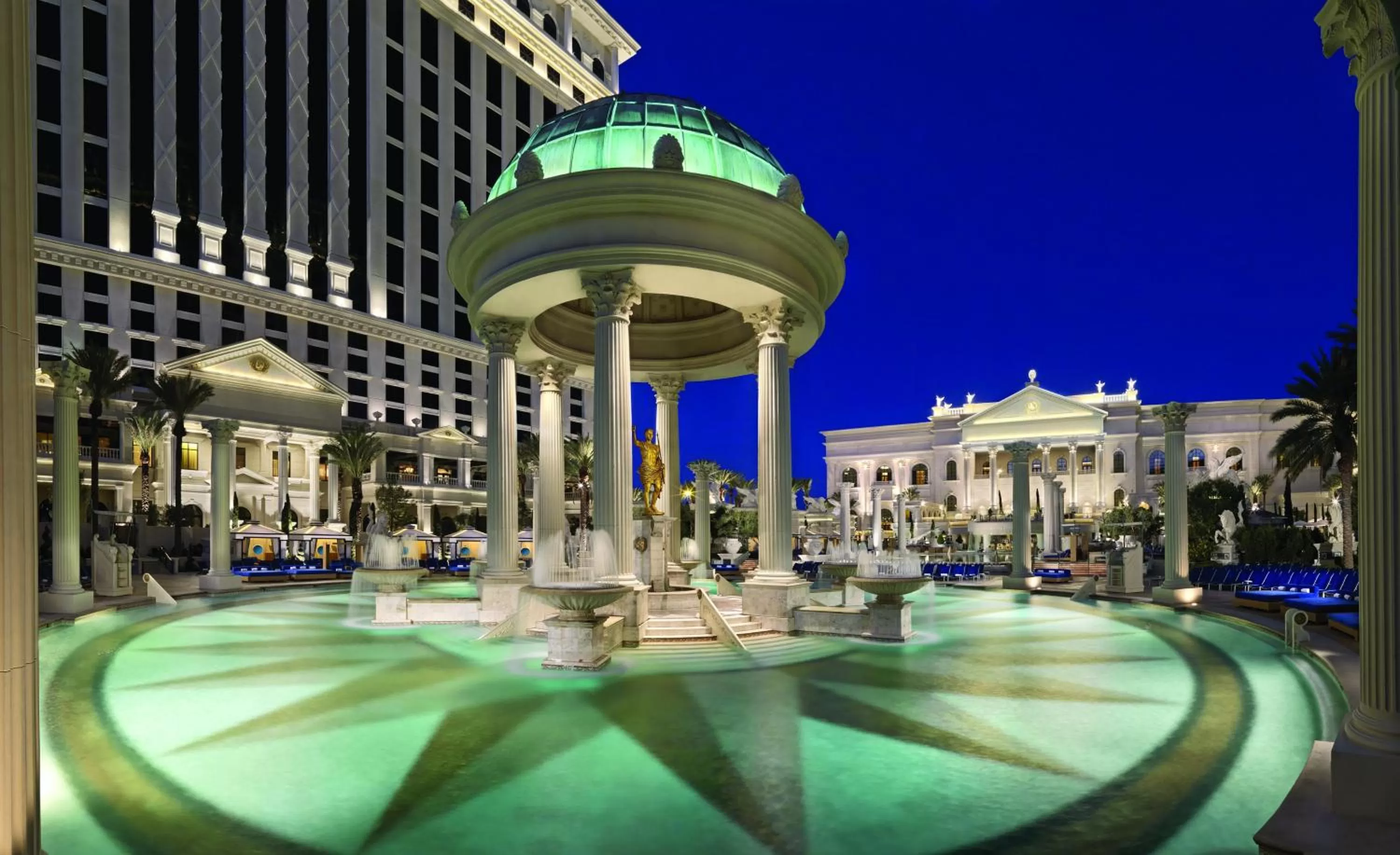 Swimming pool in Caesars Palace Hotel & Casino