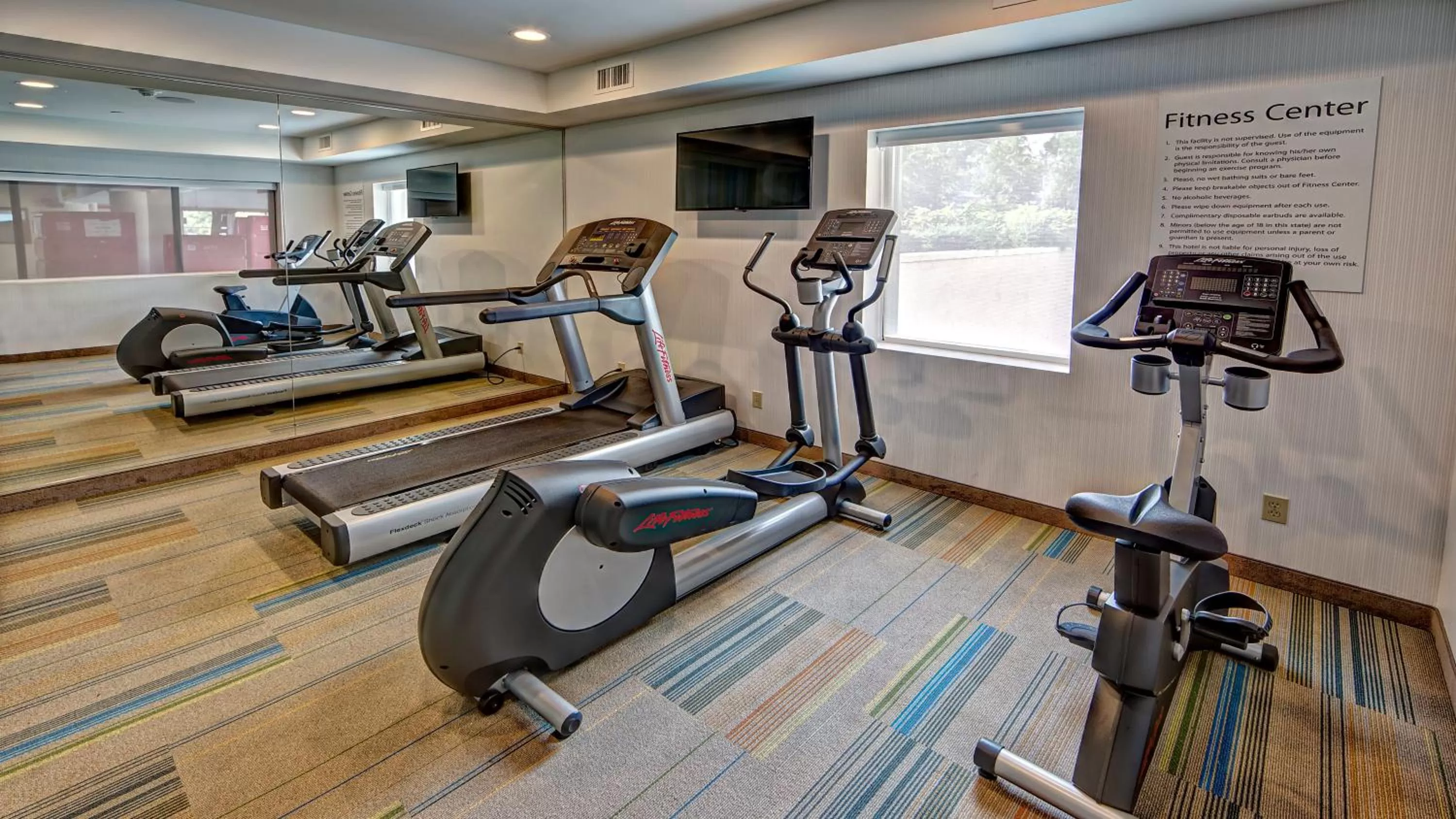 Fitness centre/facilities in Best Western Roslyn-Long Island Hotel