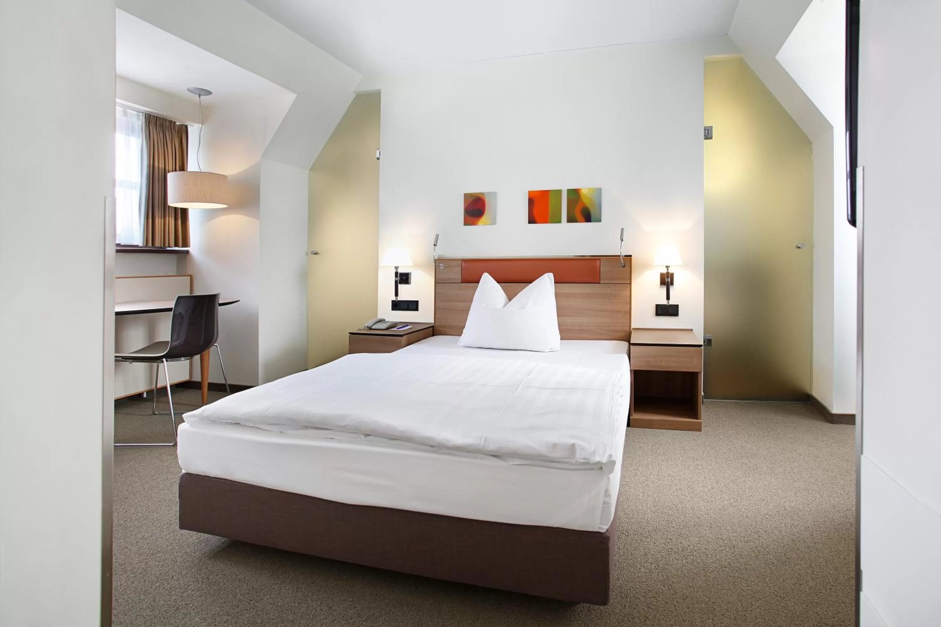 Photo of the whole room, Bed in Hotel am Jakobsmarkt