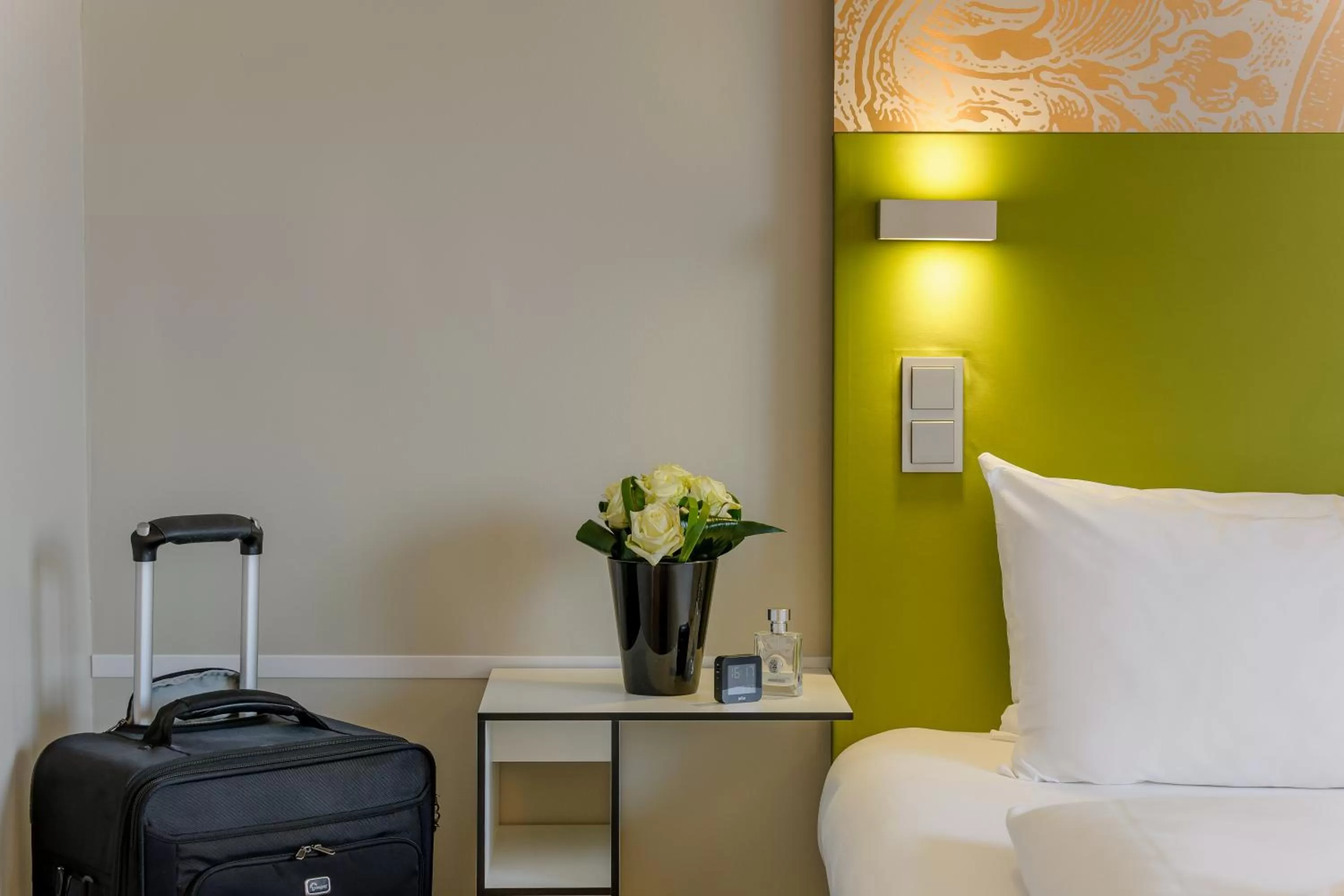 People, Bed in Congress Hotel Mercure Nürnberg an der Messe