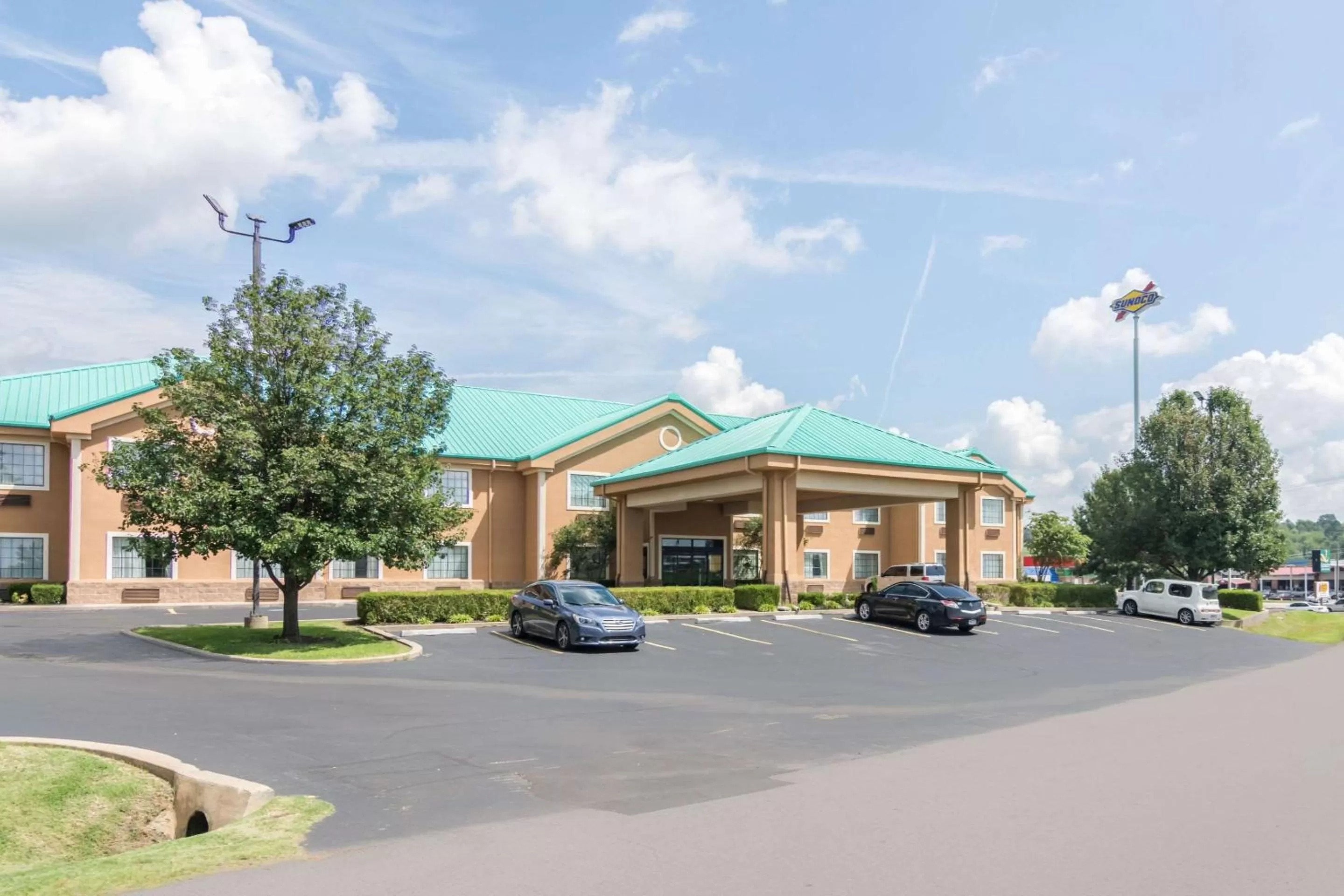 Property building in Quality Inn & Suites of Alma - Northeast from Fort Smith