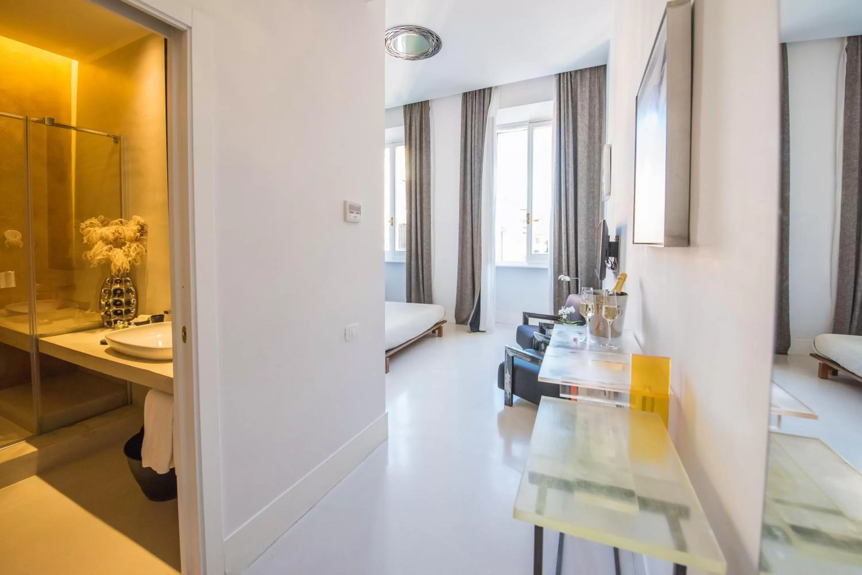 Toilet in Piazza di Spagna 9