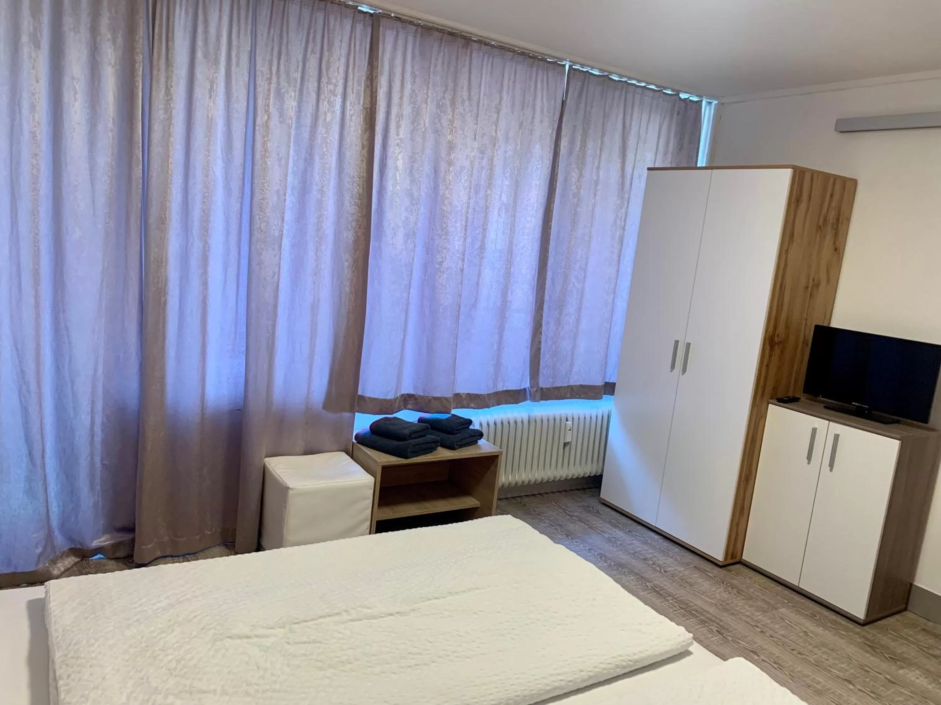 Photo of the whole room, Bed in Hotel am Bahnhof