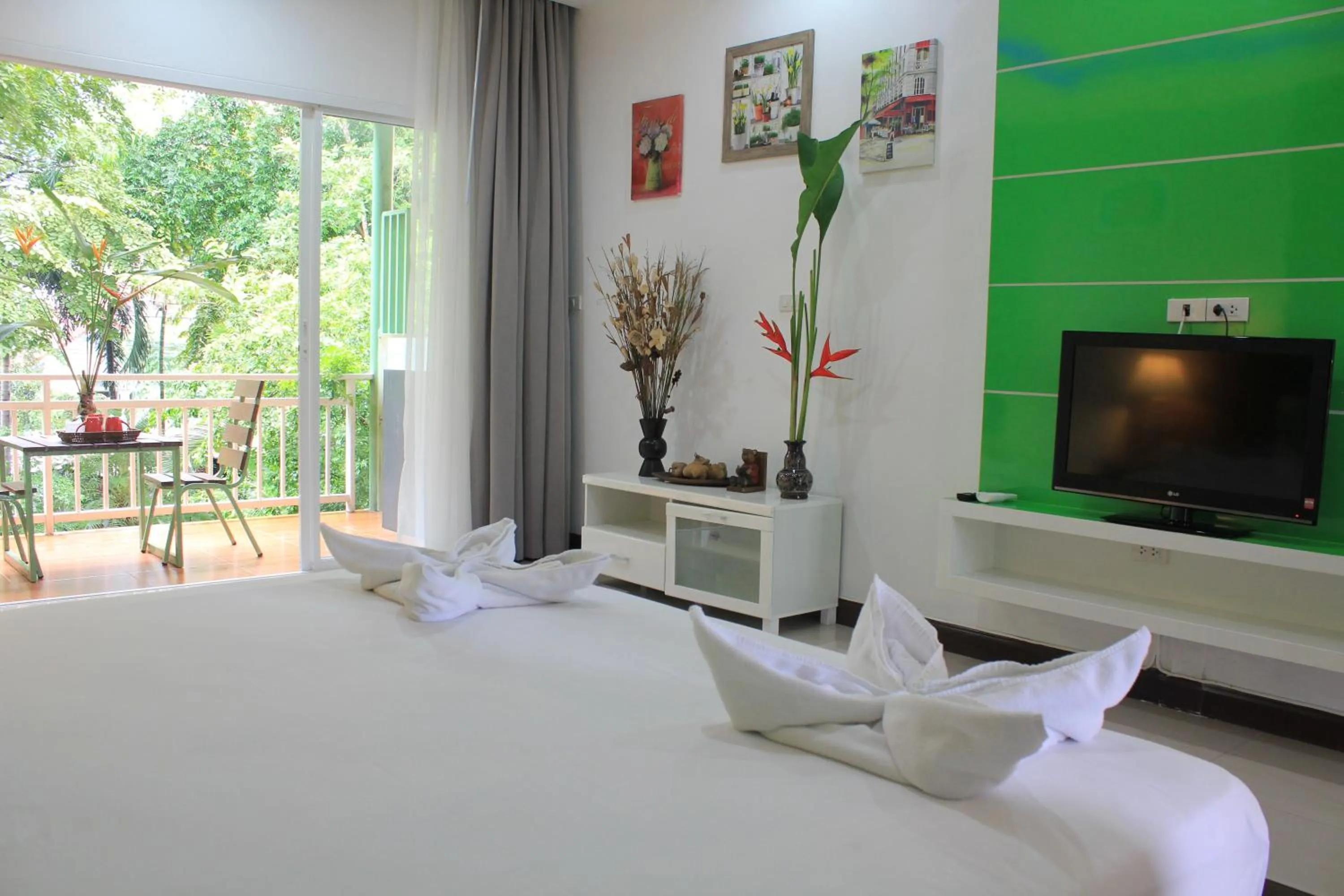 Property building, Bed in Eat n Sleep