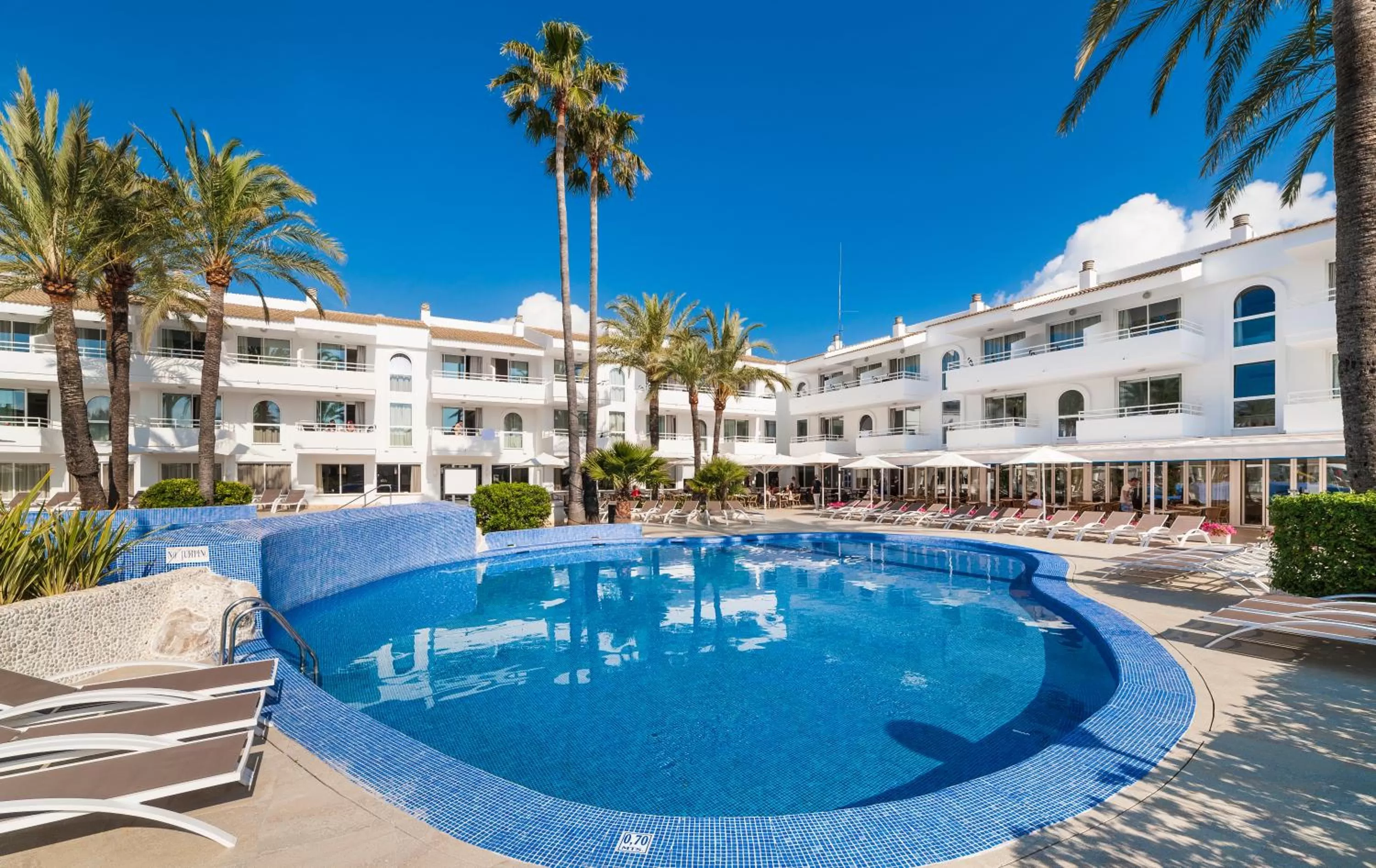 Swimming pool in Hoposa Hotel & Apartaments VillaConcha