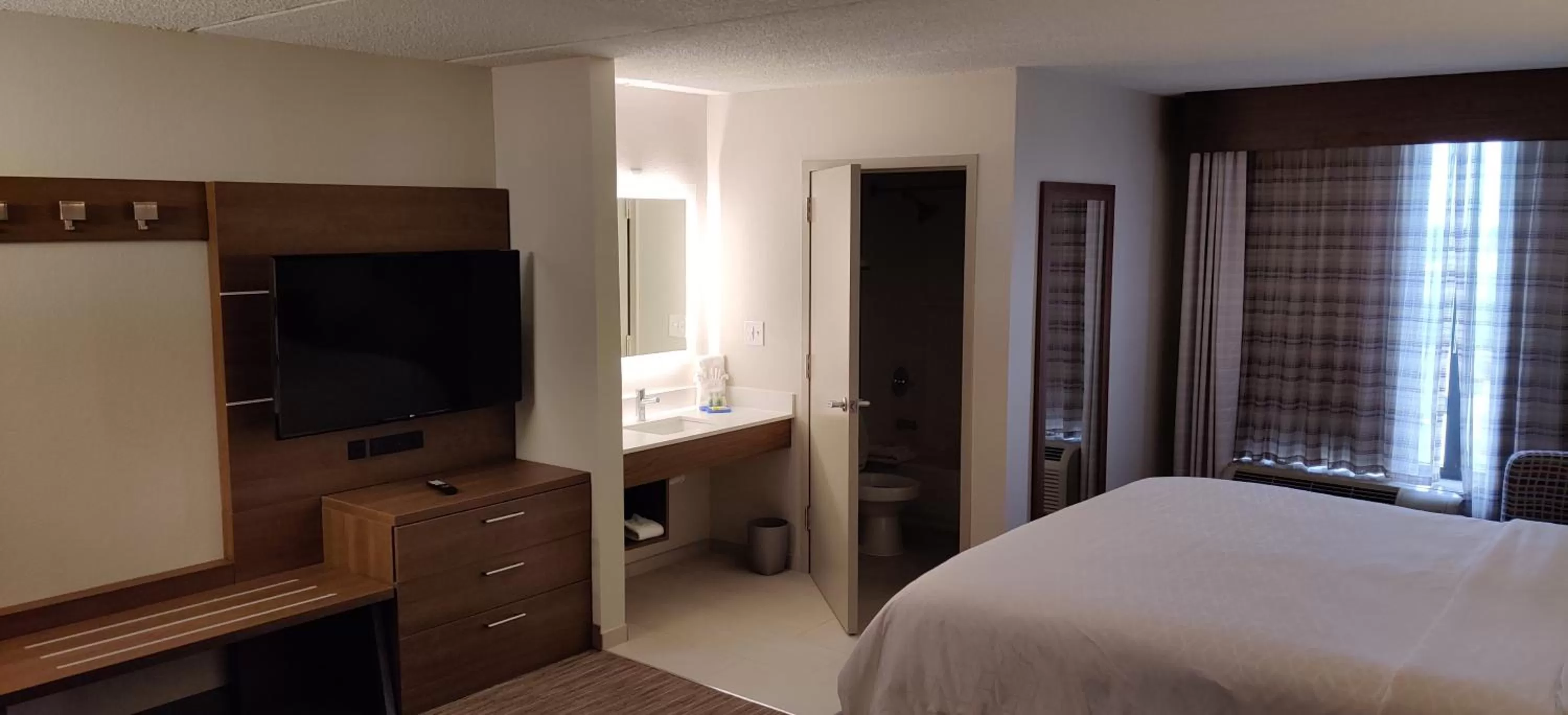 Photo of the whole room, Bed in Holiday Inn Express Hotel & Suites Dallas Fort Worth Airport South by IHG