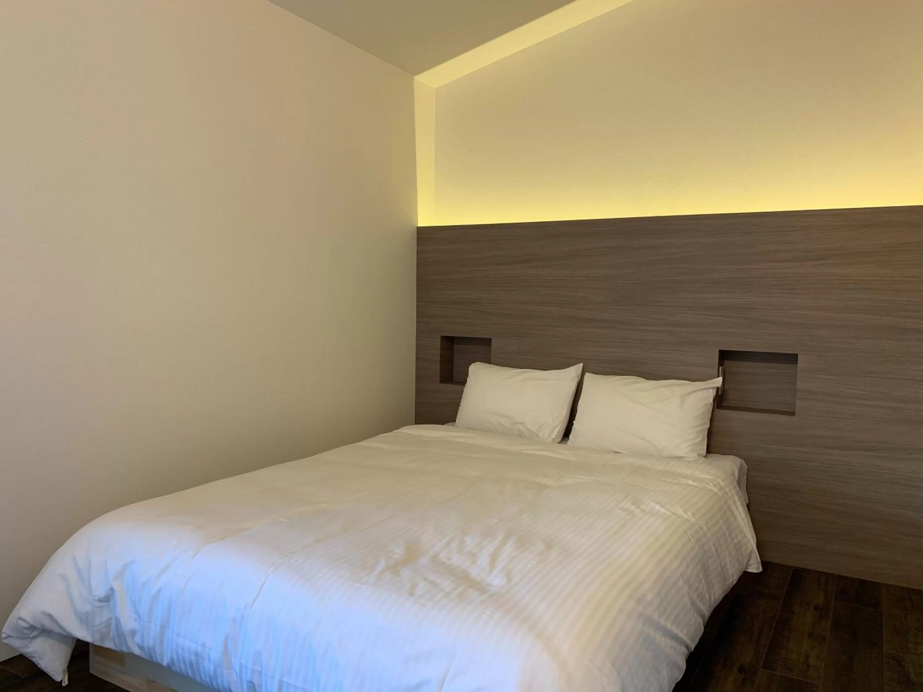 Photo of the whole room, Bed in B&B MIKAWA Info Centre - Kanazawa Fish Harbour