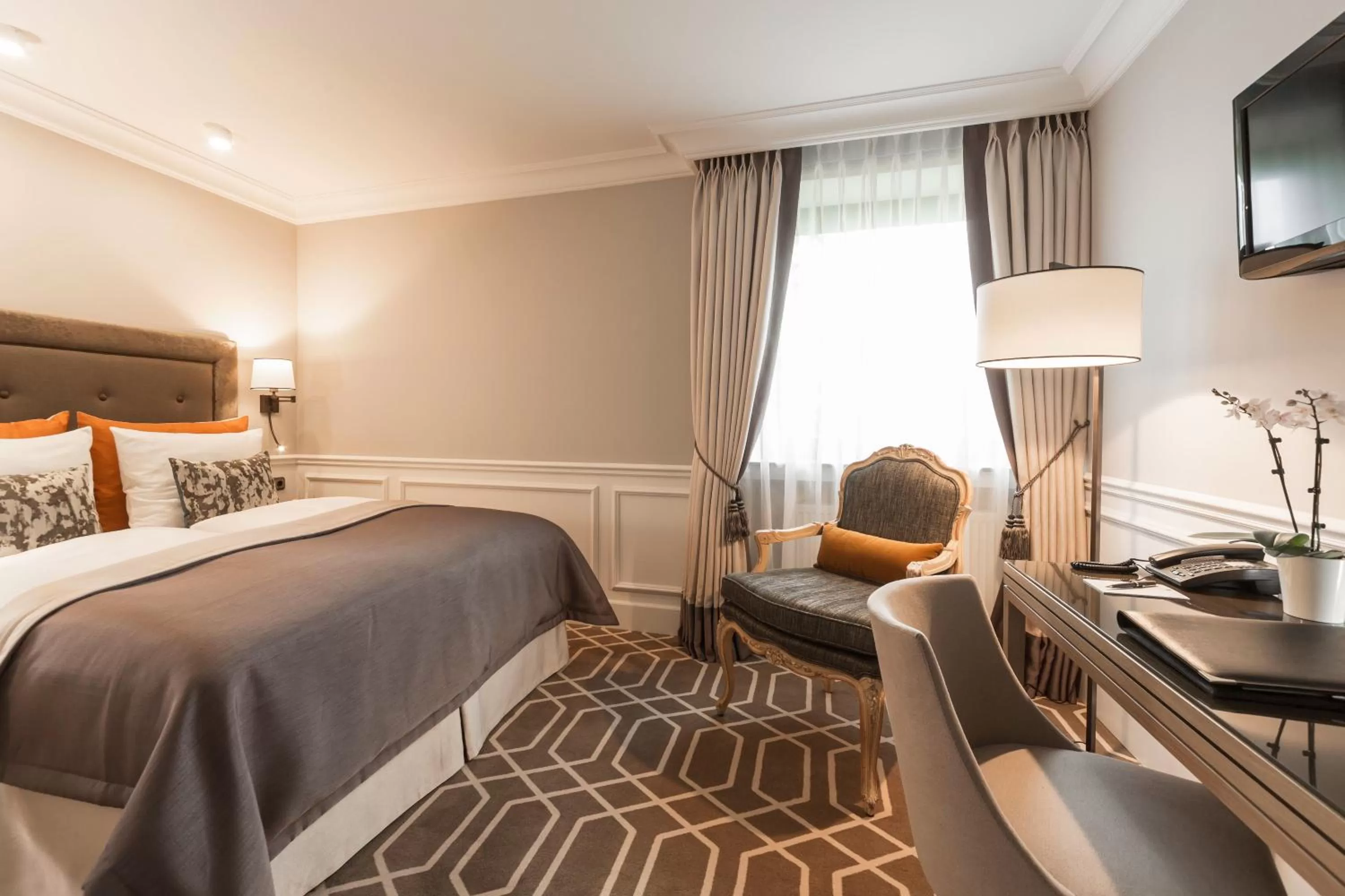 Bedroom, Bed in Althoff Hotel Fürstenhof