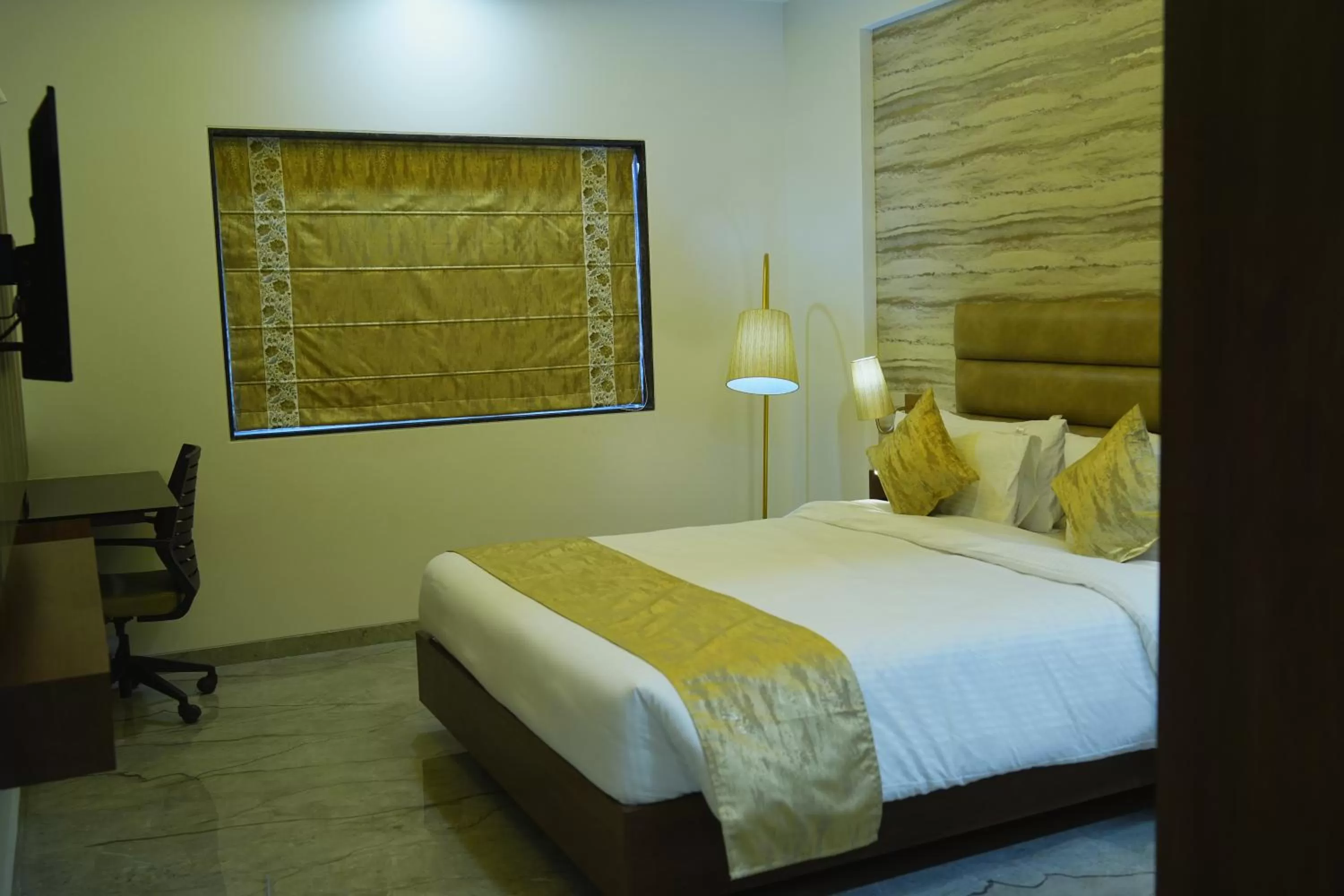 Bed in Four Petals Executive by LHMS