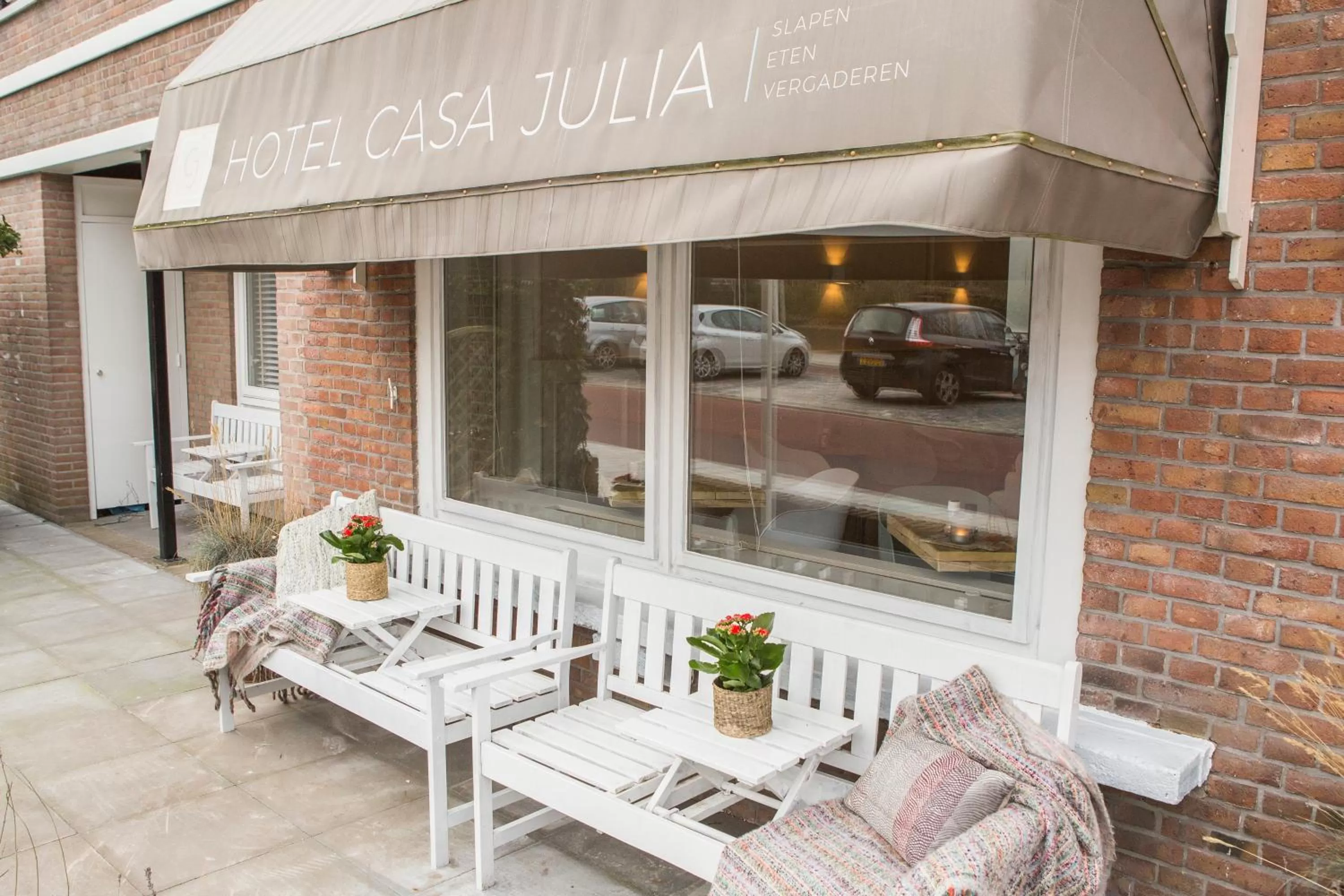 Property building in Casa Julia