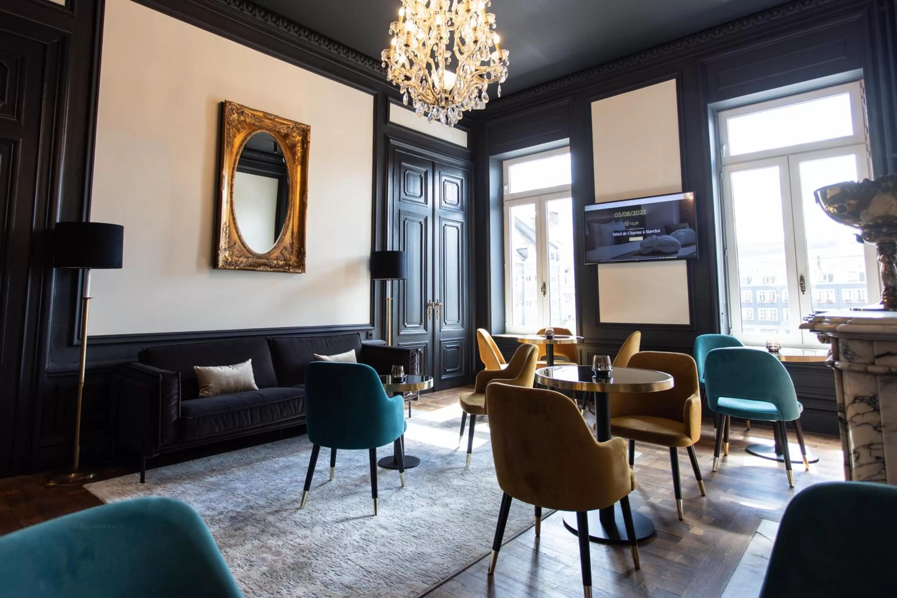 Lounge or bar in Petit-Roannay