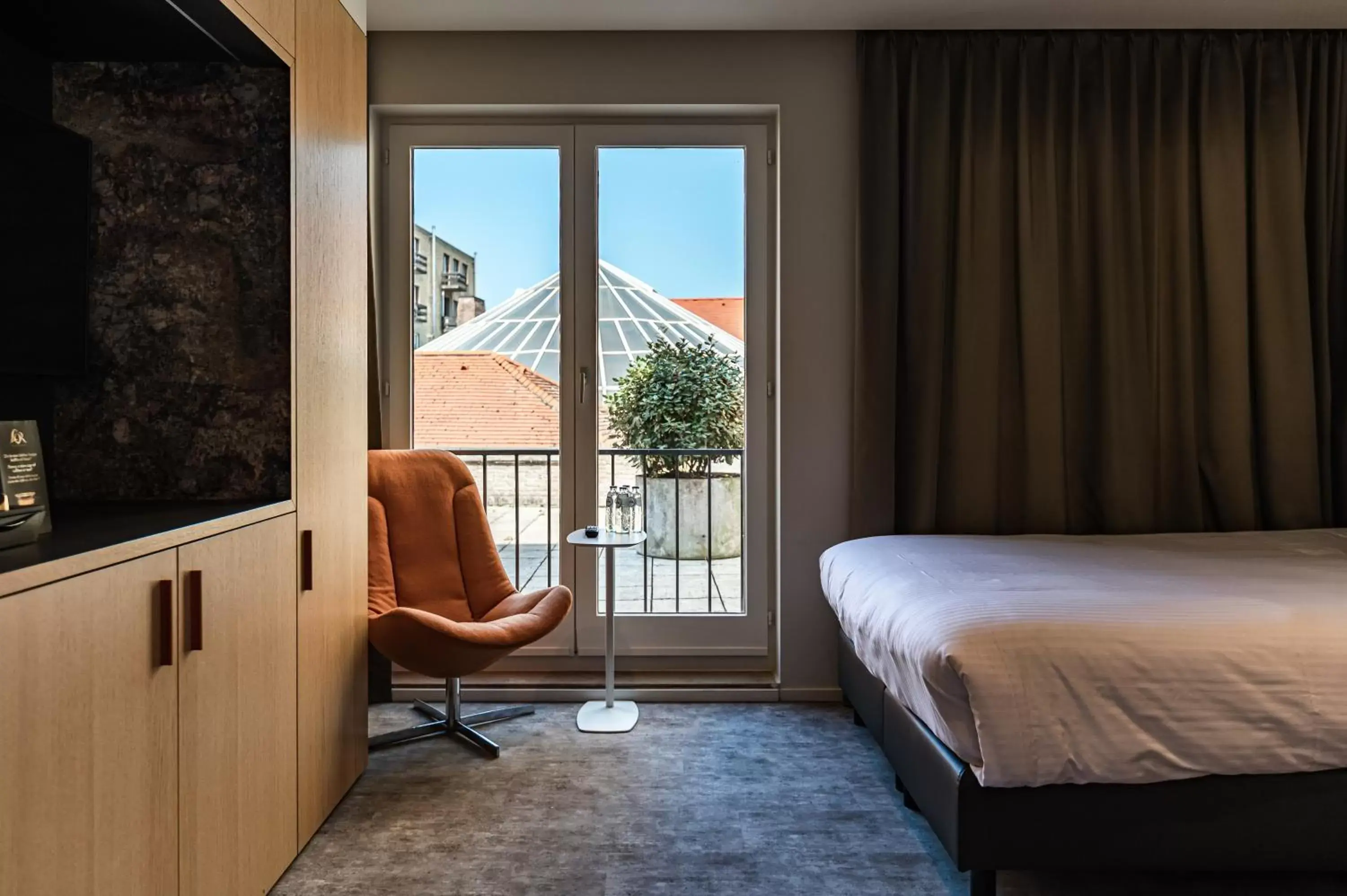 Triple Room in Hotel Le Bois De Bruges Triple Room in Hotel Le Bois De Bruges