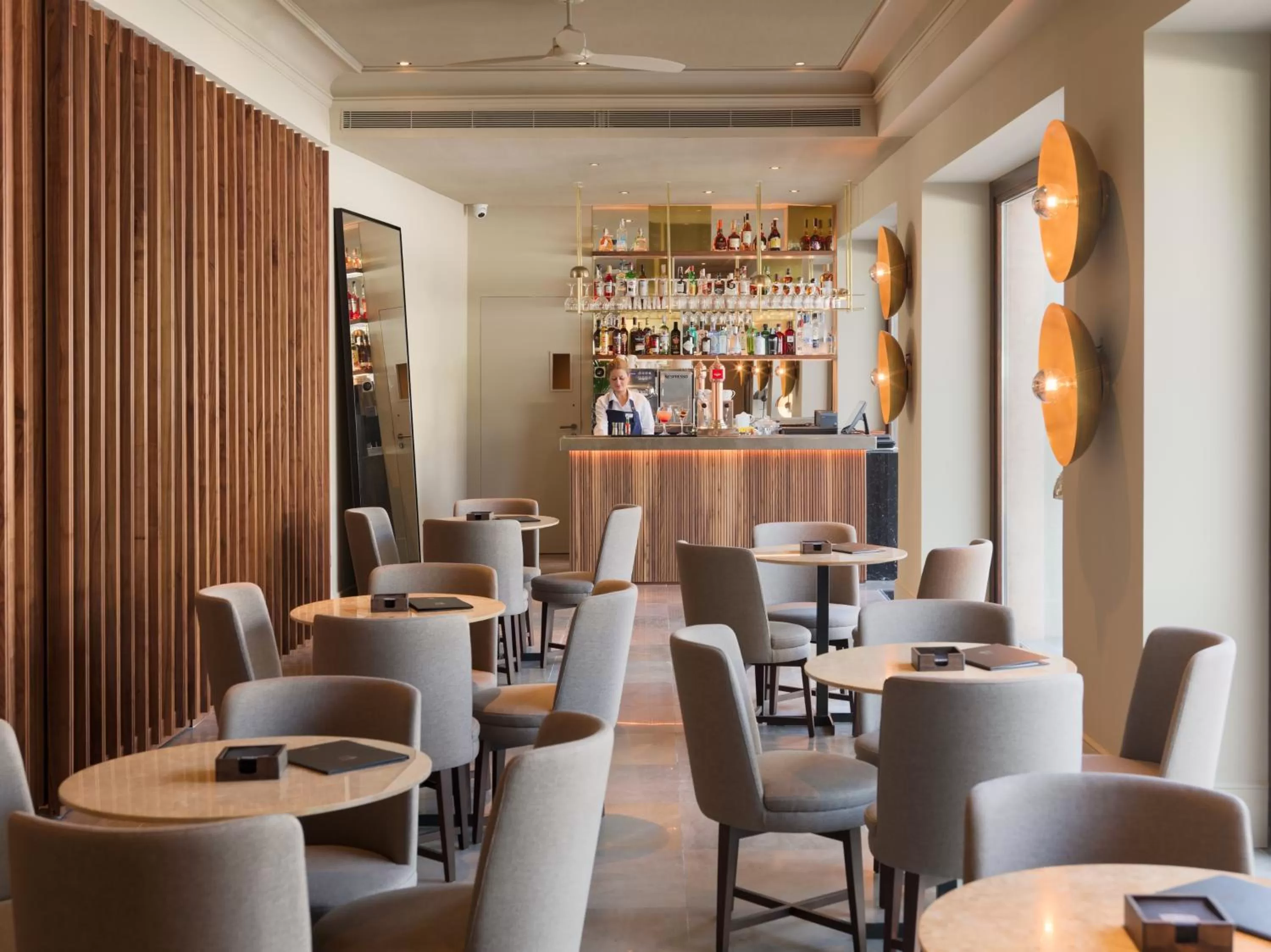 Lounge or bar in H10 Palacio Colomera