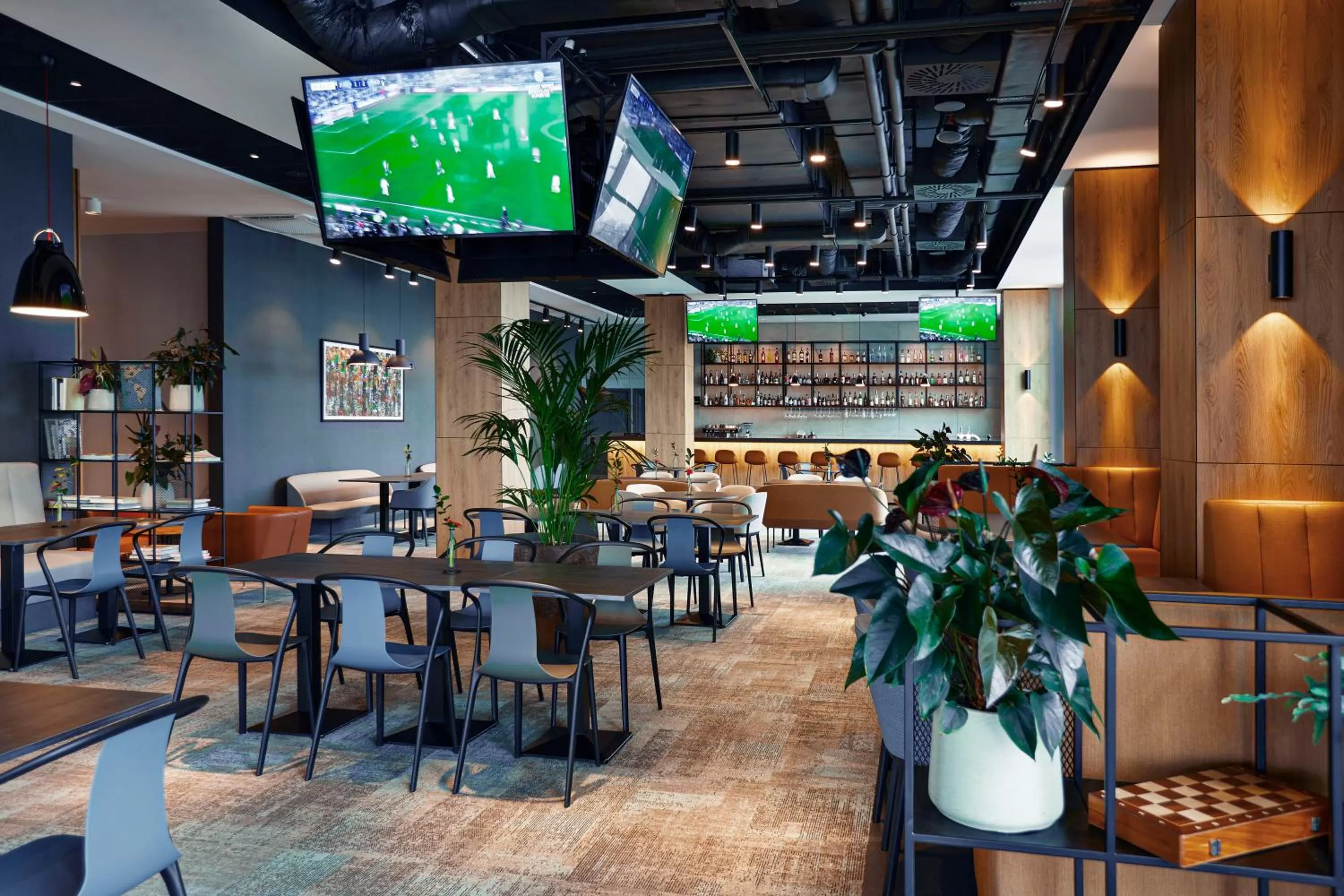 Restaurant/places to eat in Q Hotel Plus Wrocław Bielany