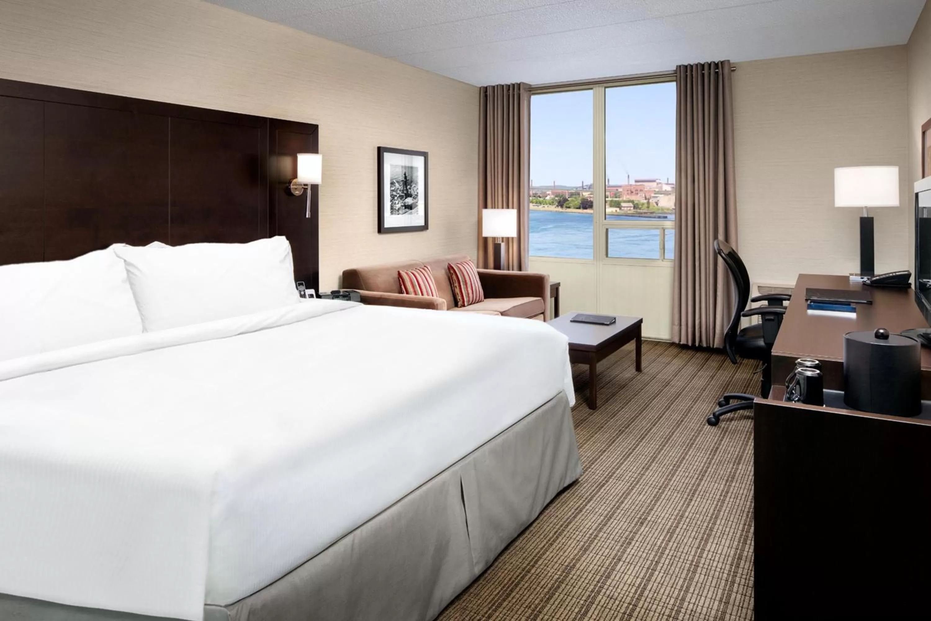 Photo of the whole room, Bed in Delta Hotels by Marriott Sault Ste. Marie Waterfront