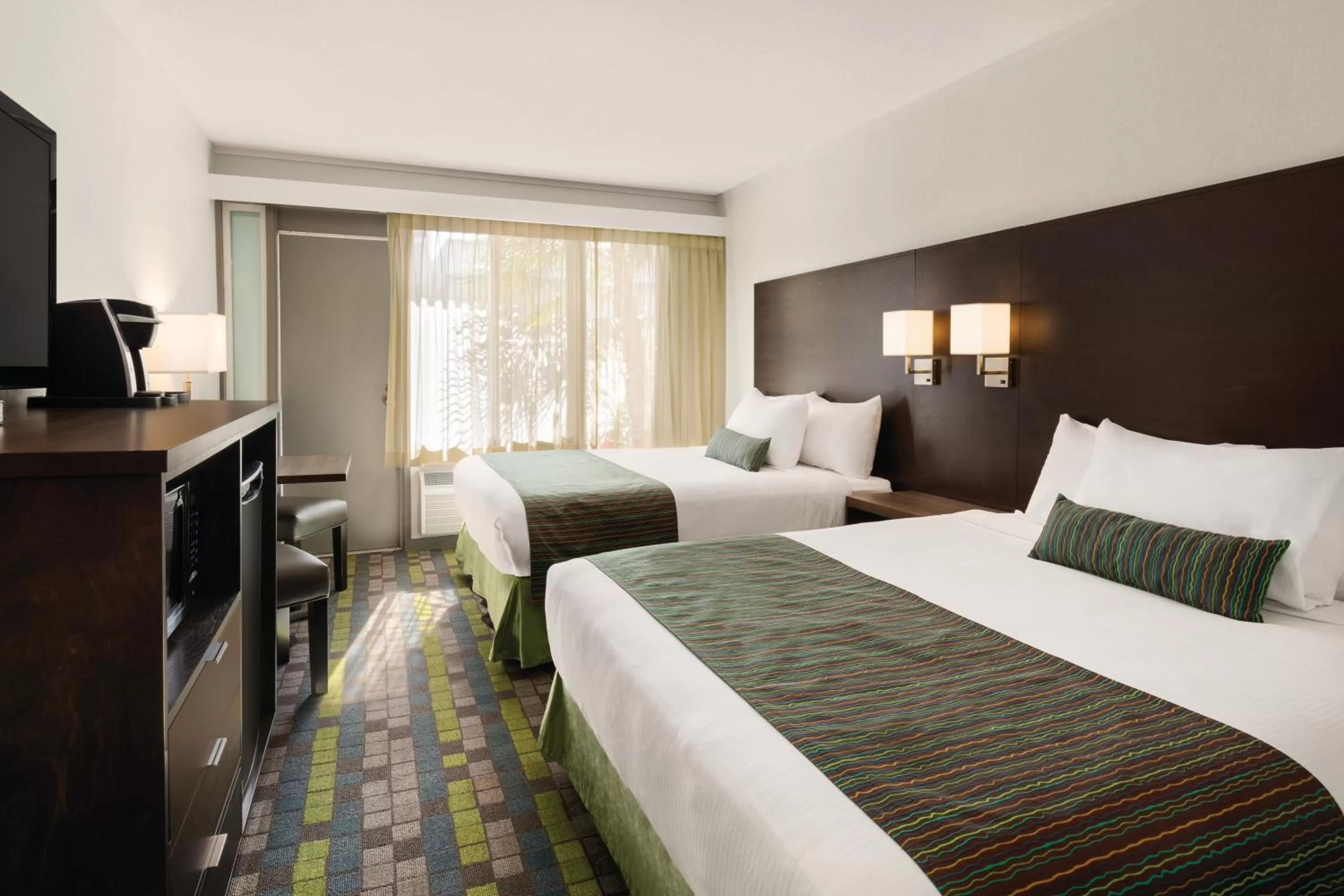 Bed in Days Inn by Wyndham Victoria Airport Sidney