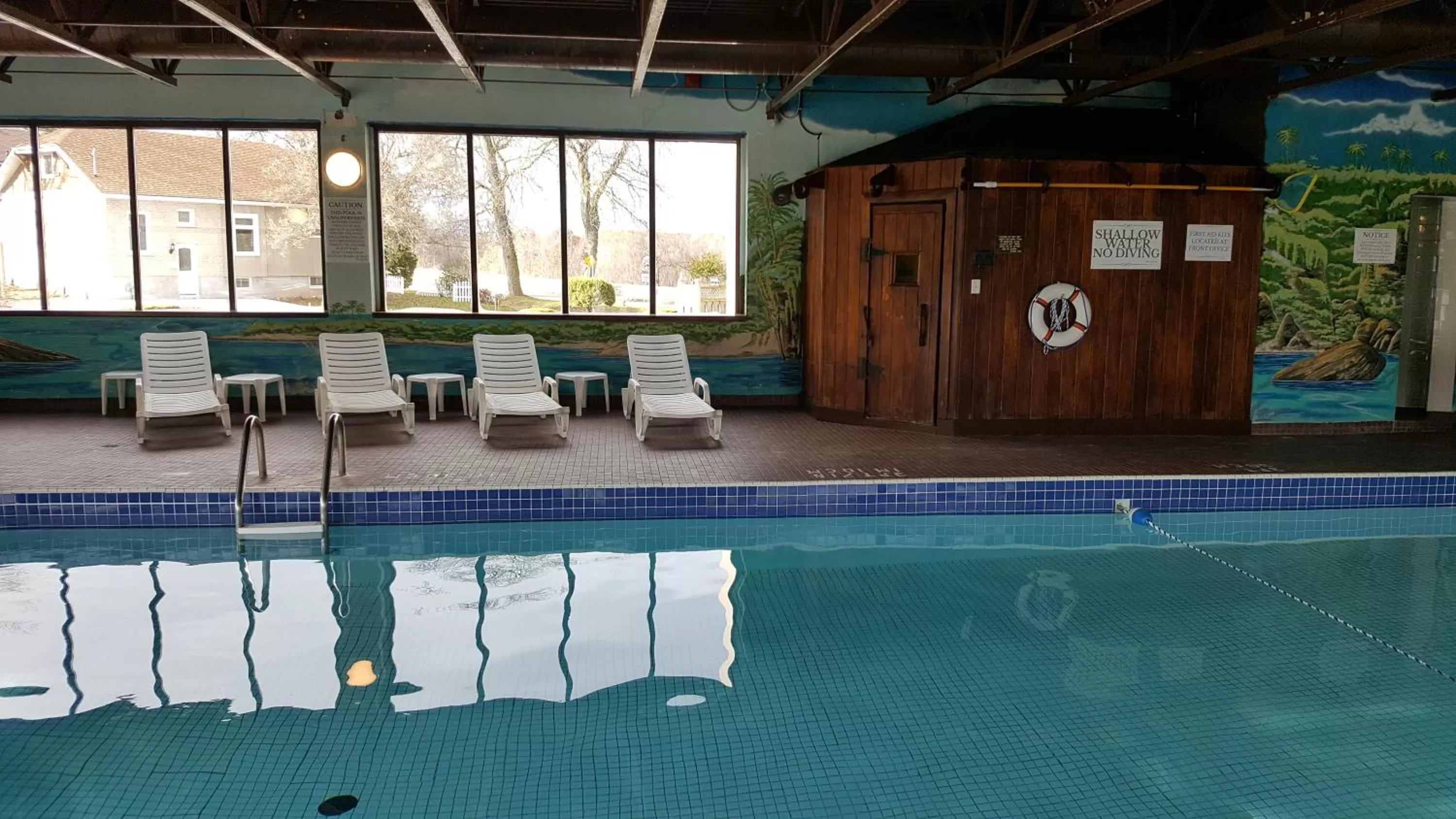 Swimming pool in River Rapids Inn