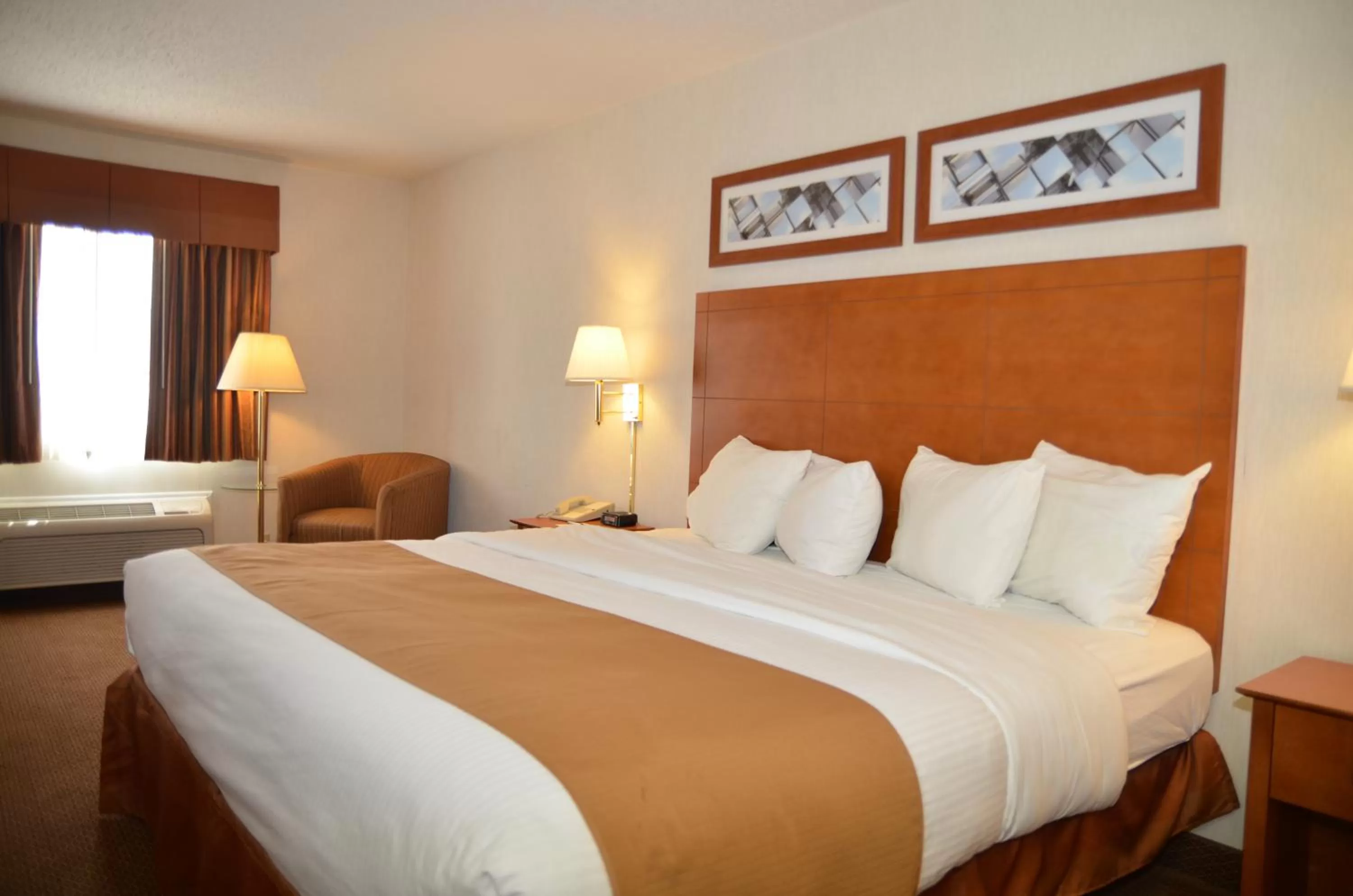 Bedroom, Bed in Baymont by Wyndham Port Huron