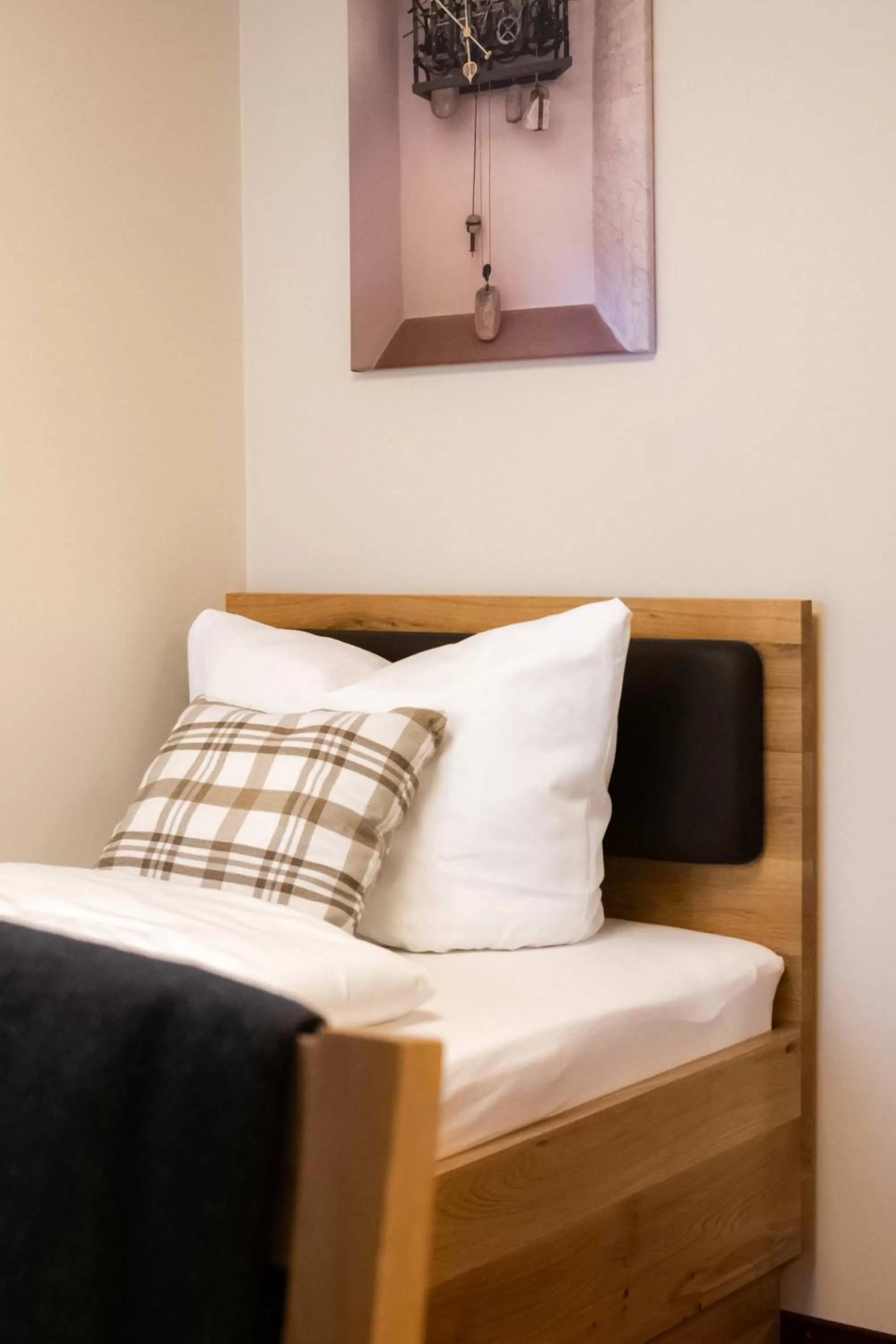 Bed in Klostergasthof Heidenheim - Hotel Garni