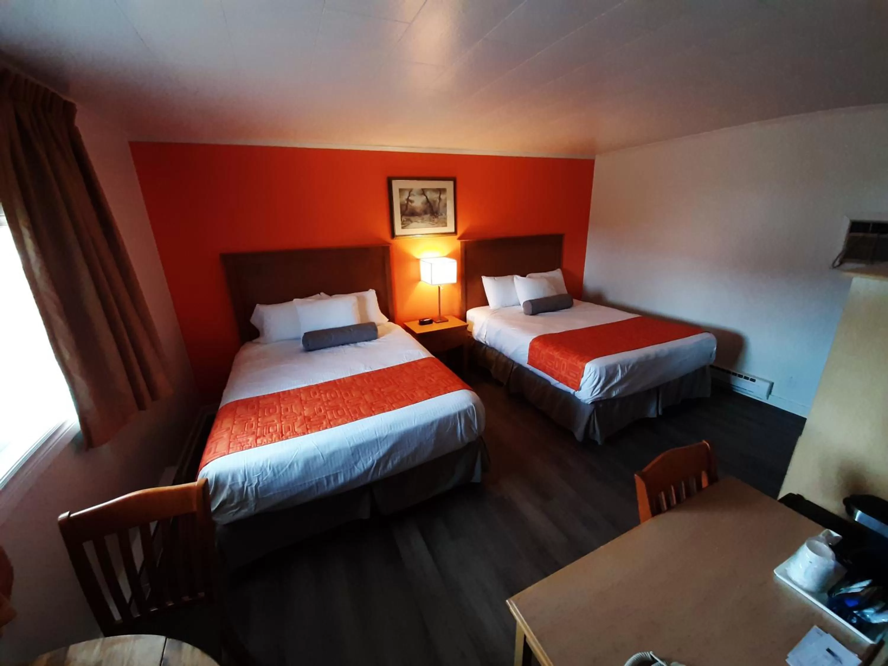 Photo of the whole room, Bed in Howard Johnson by Wyndham Woodstock NB