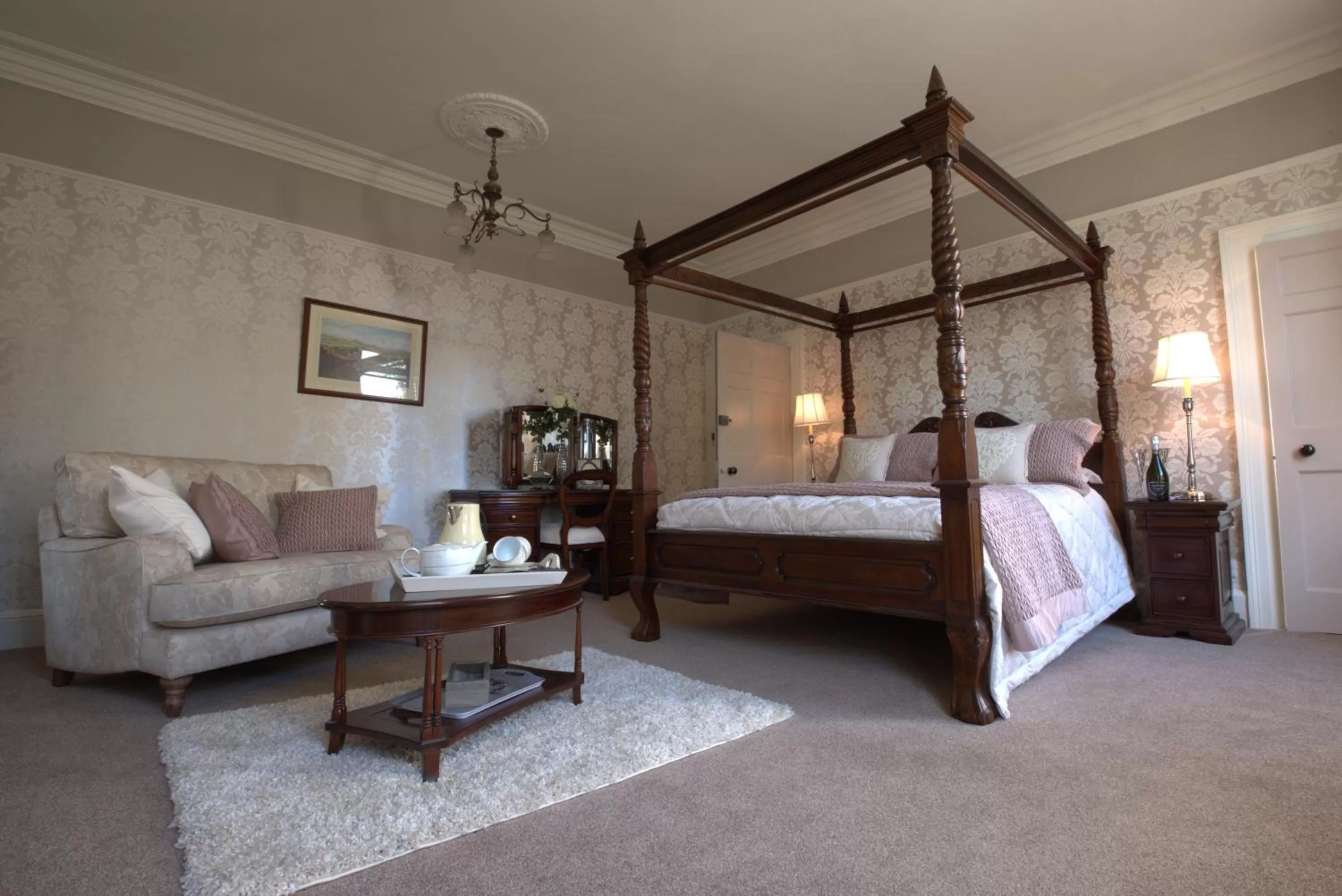 Photo of the whole room in Highgate House