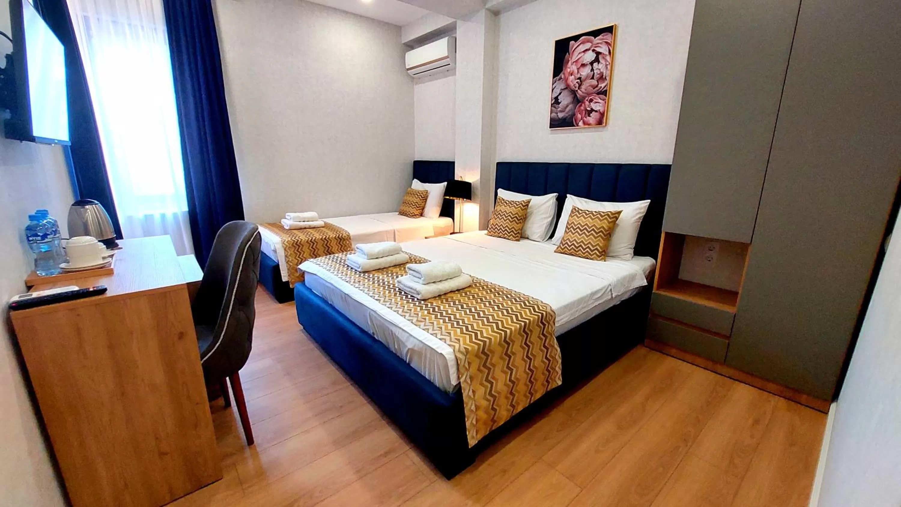 Photo of the whole room, Bed in Falcon Boutique Hotel