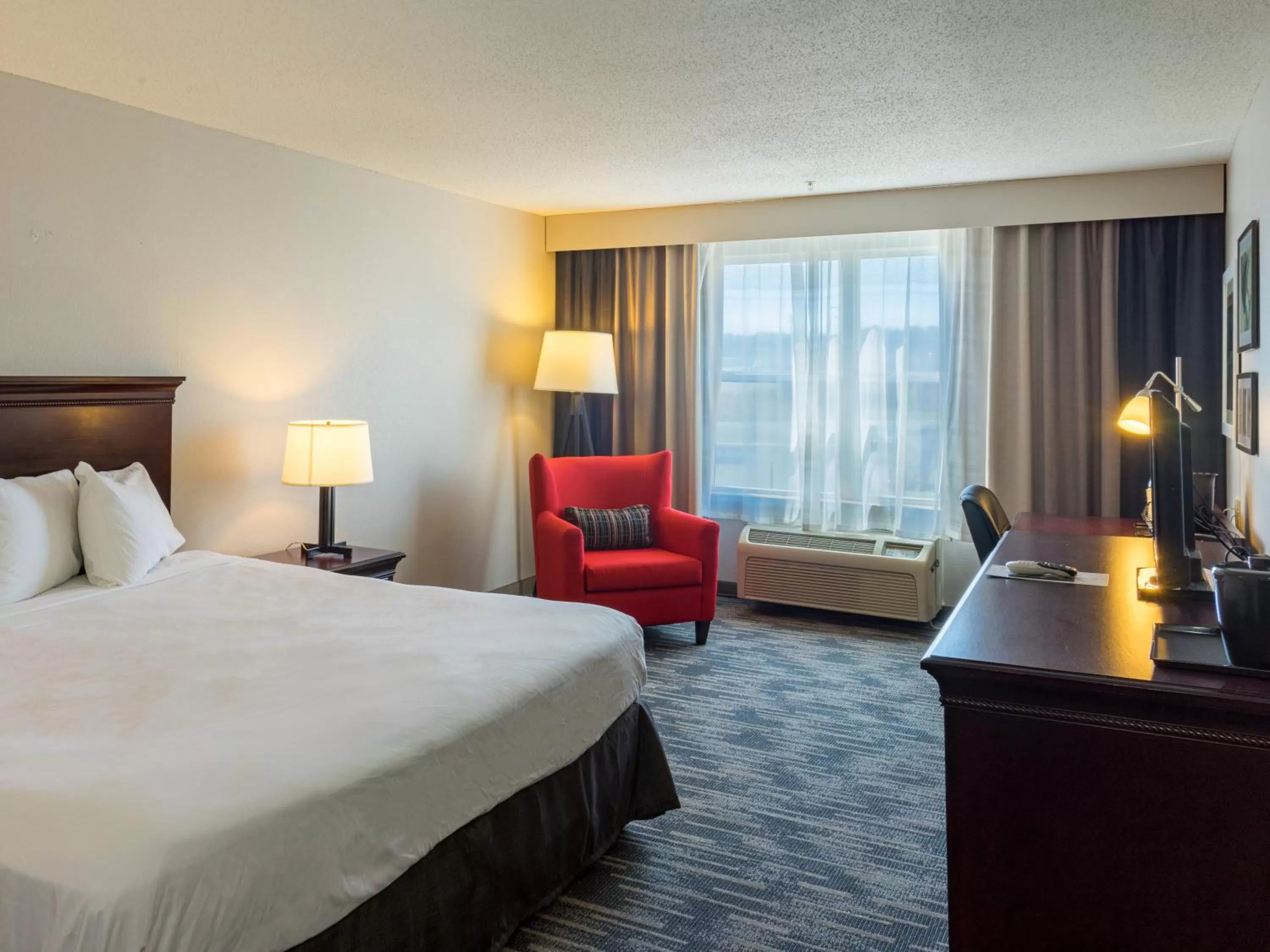 Bed in Country Inn & Suites by Radisson, Doswell Kings Dominion , VA