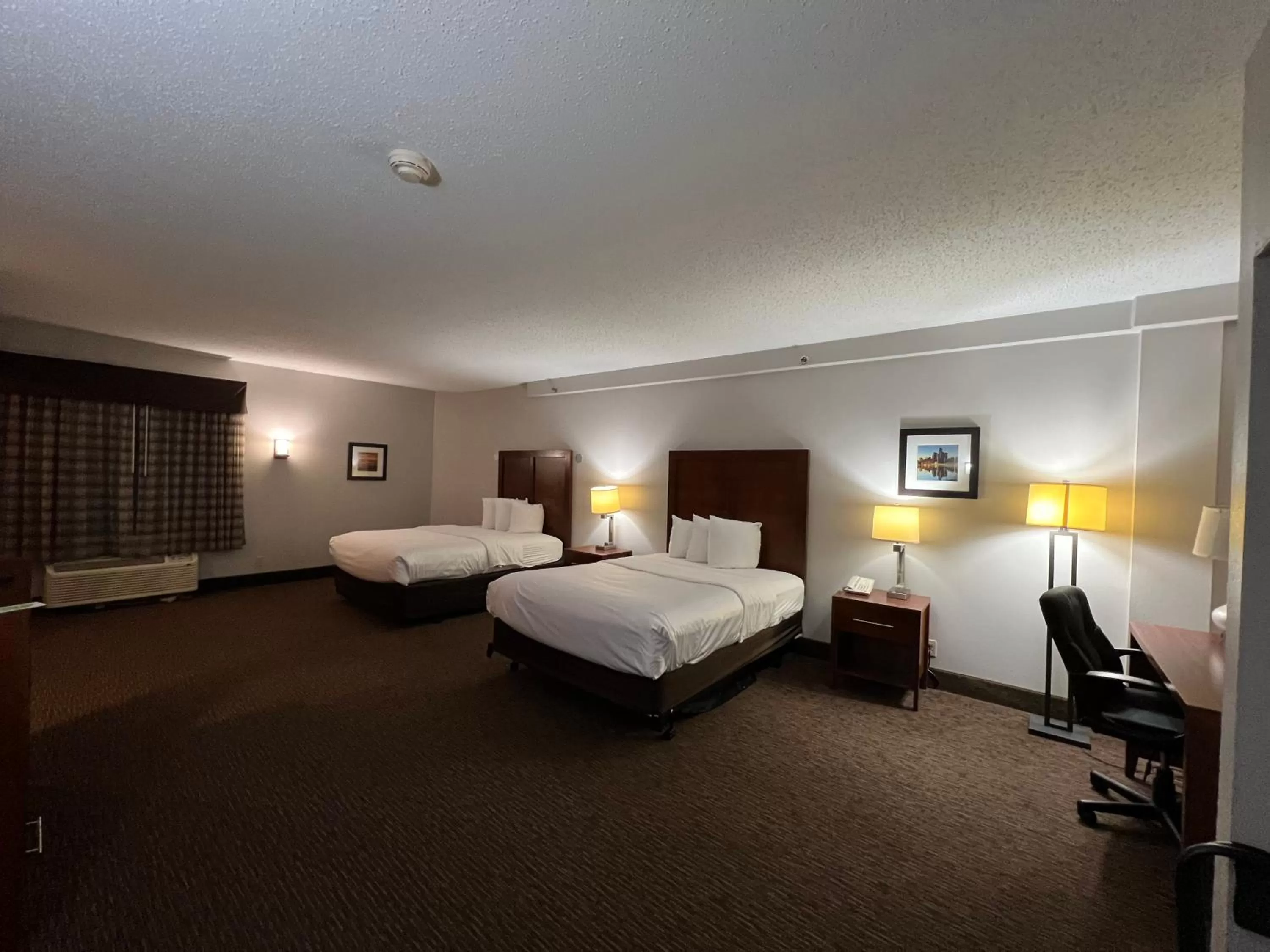 Photo of the whole room, Bed in Country Inn & Suites by Radisson, Battle Creek, MI
