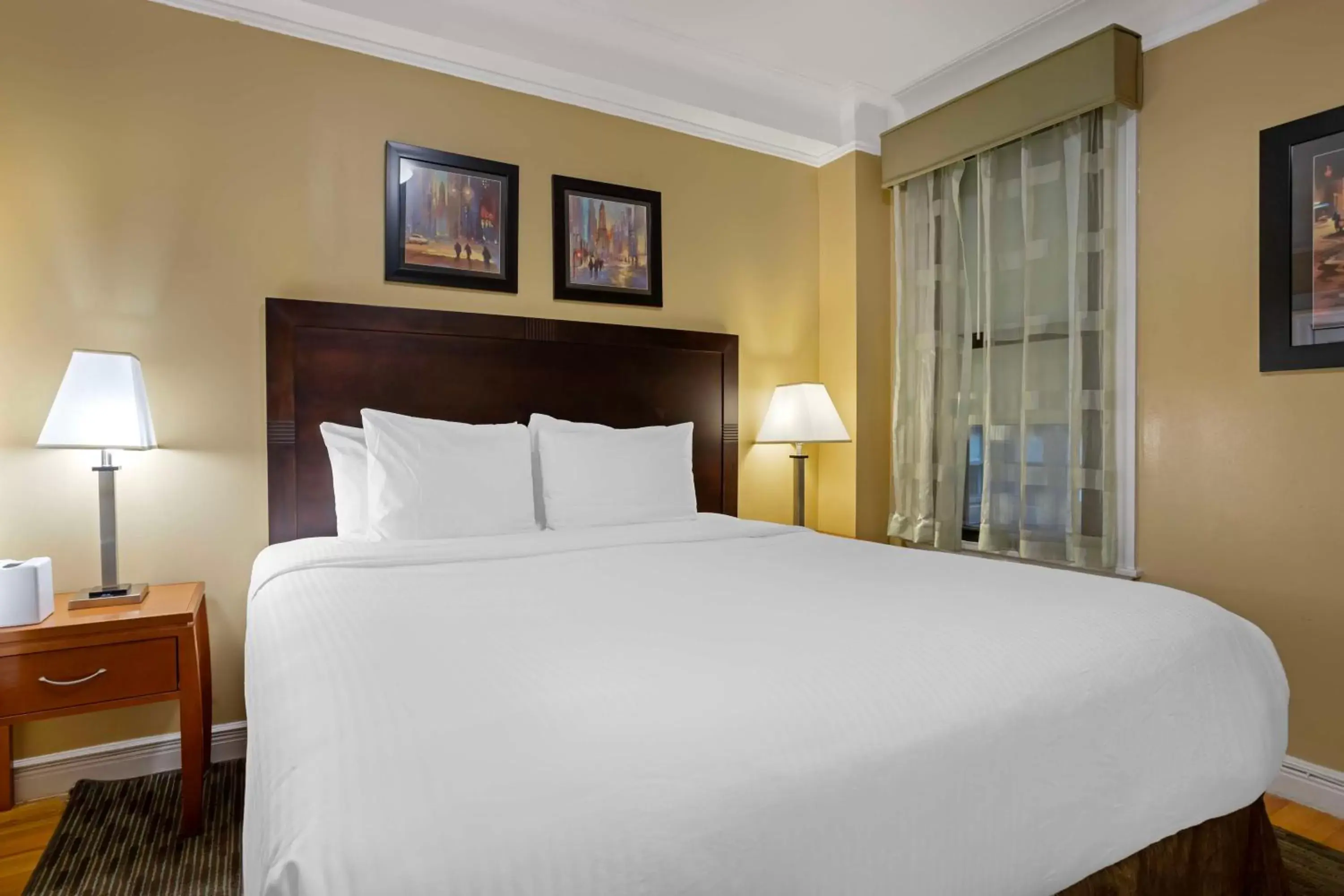 Apartment with One King and Twin Beds in Best Western Plus Hospitality House Suites Apartment with One King and Twin Beds in Best Western Plus Hospitality House Suites