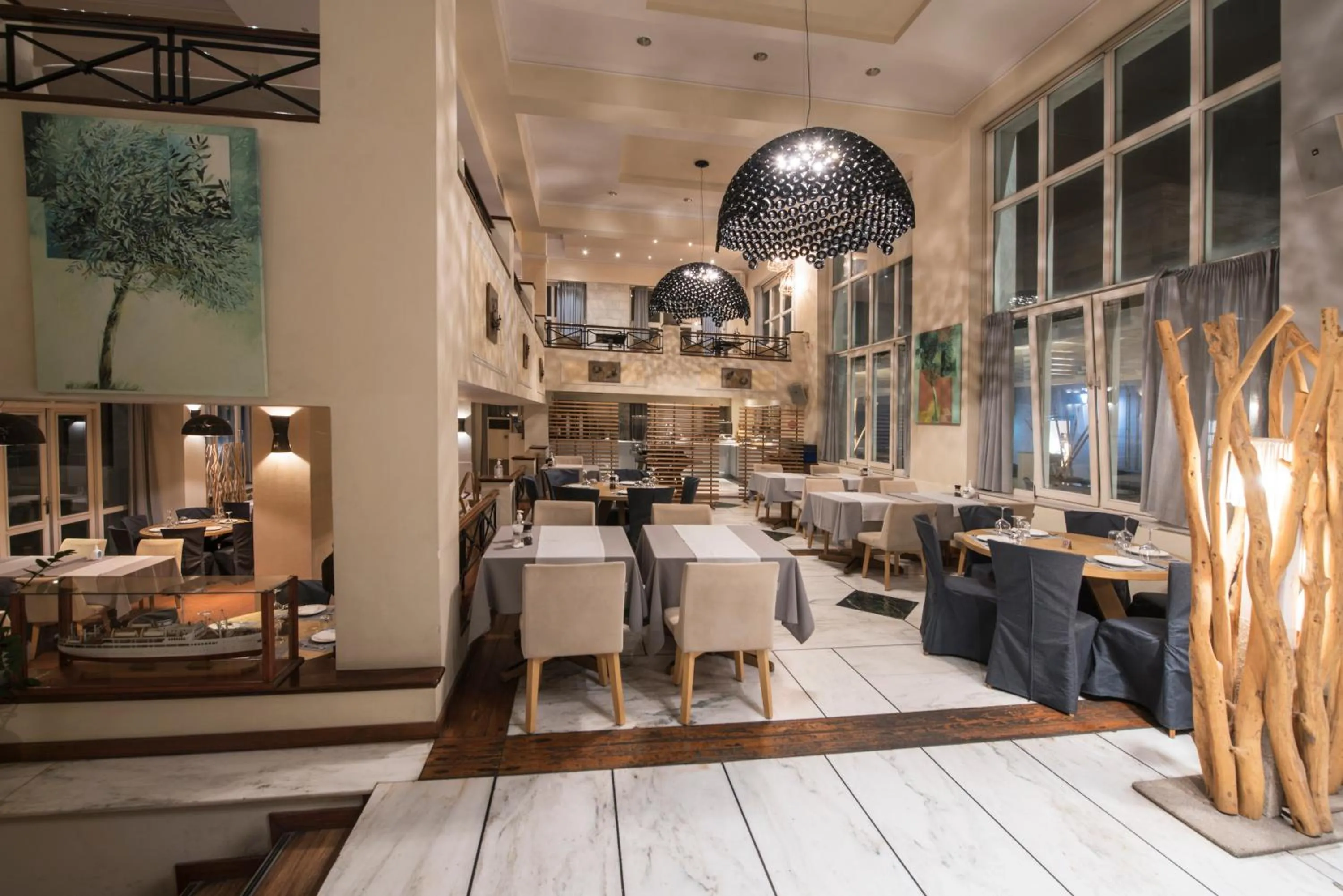 Restaurant/places to eat in Hotel Hermes