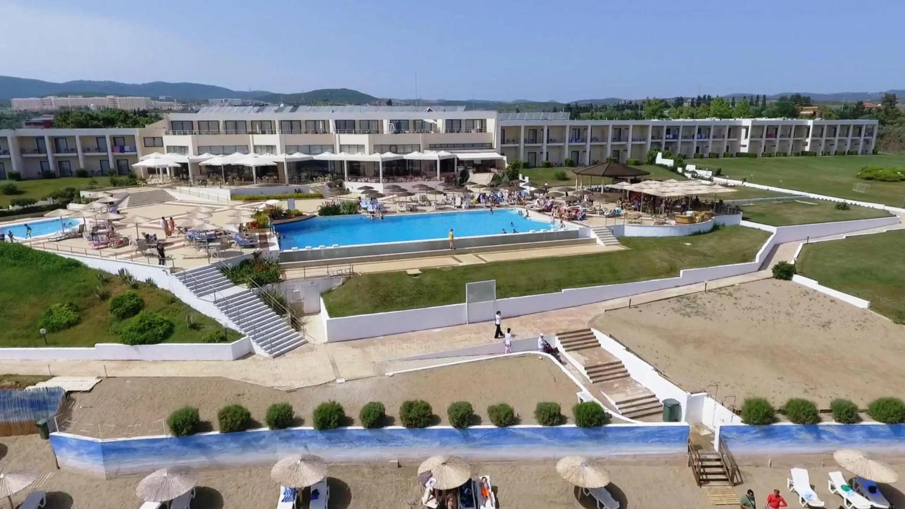 Swimming pool in Ramada Plaza by Wyndham Thraki