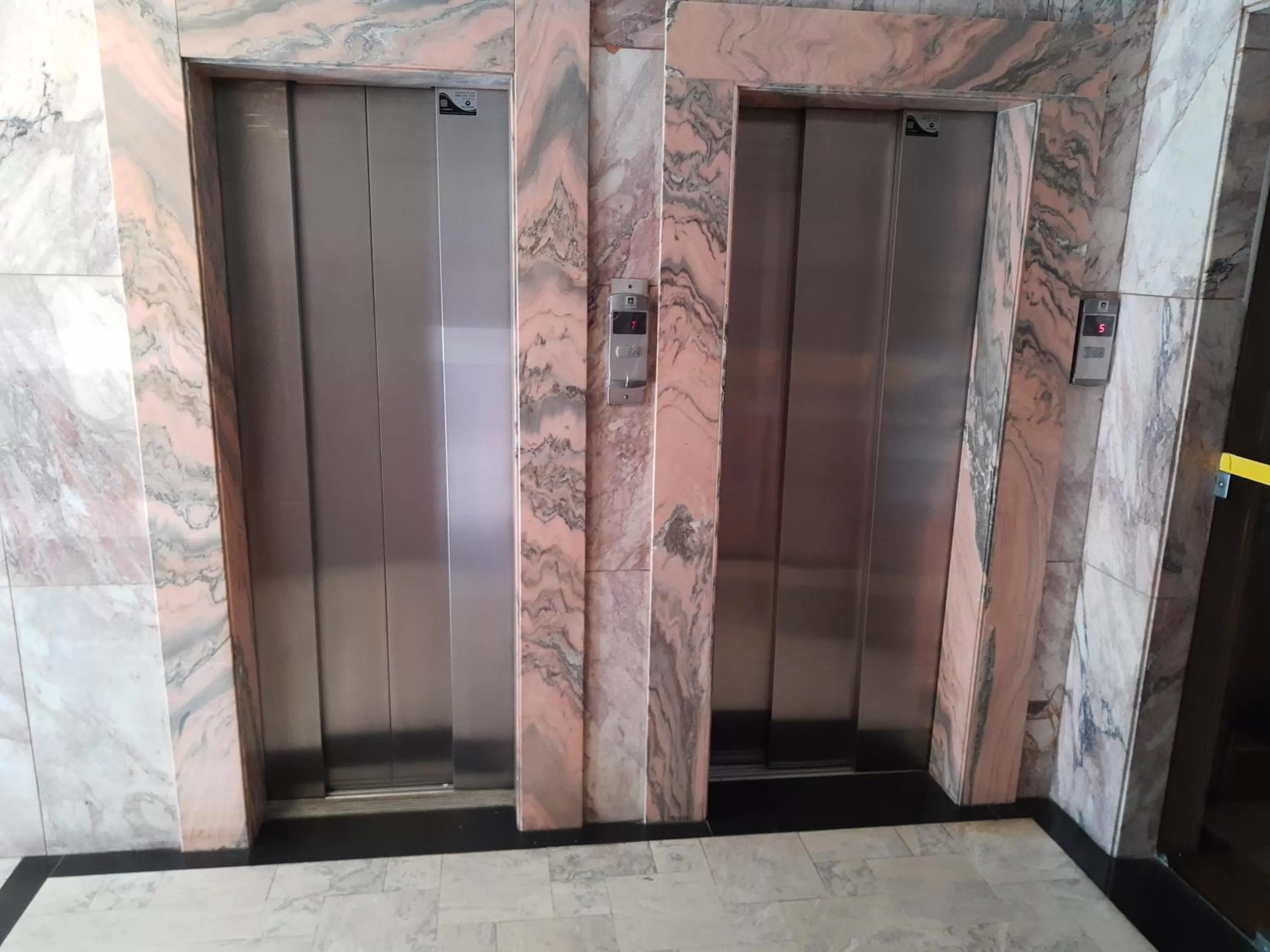 Property building in Rede Andrade Guaíra