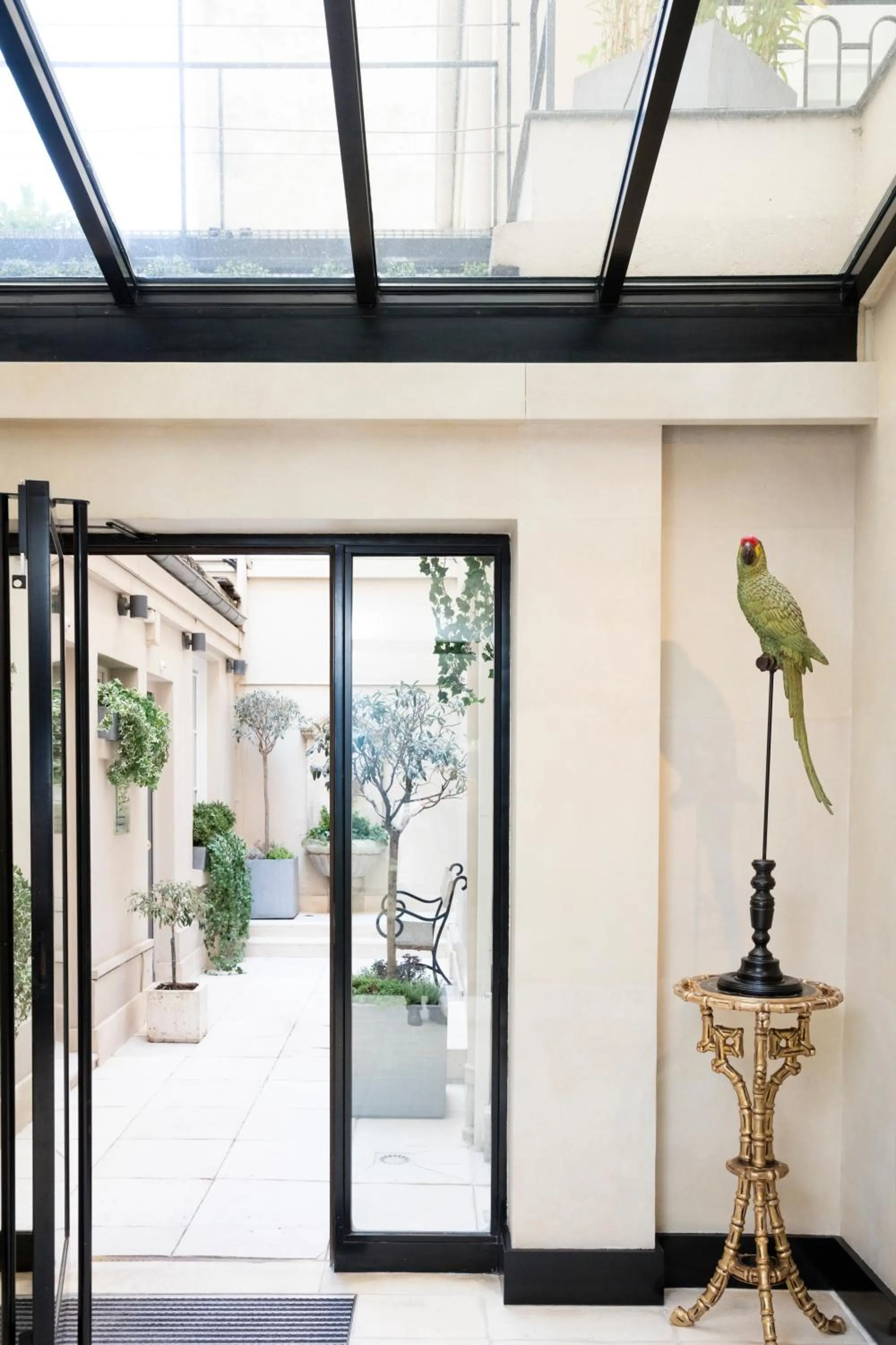 Patio in Hôtel Saint Germain