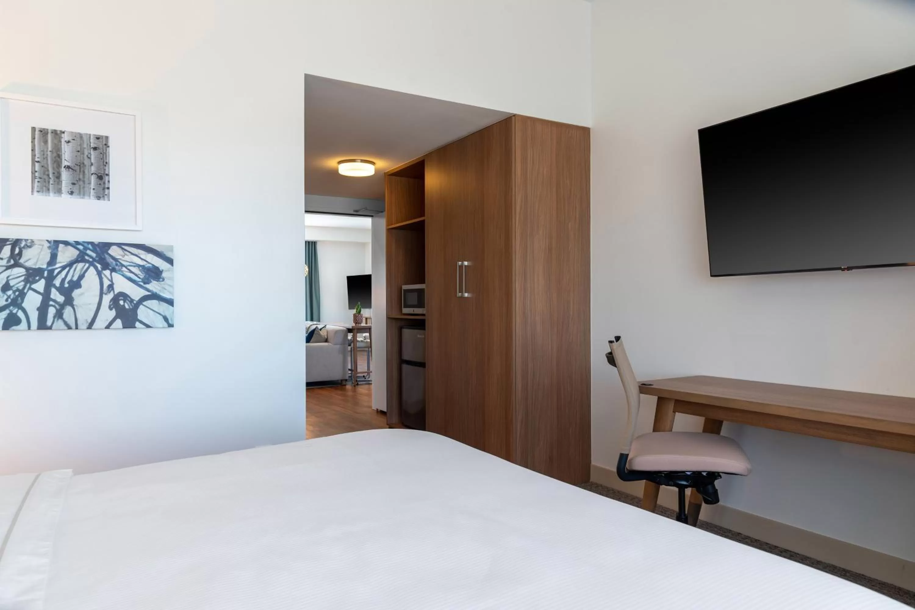 Photo of the whole room, Bed in Element Dallas Richardson